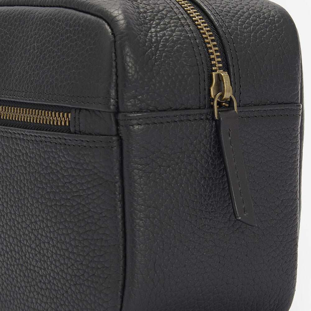 Barbour HIGHGATE LEATHER Mens Wash Bag Black