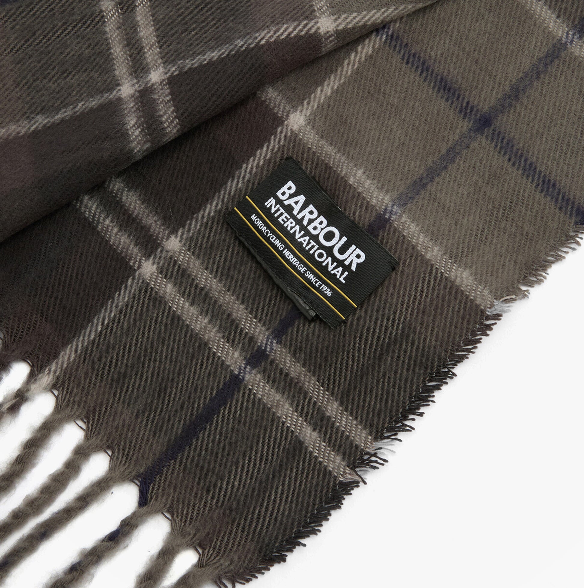 Barbour SWEEPER BEANIE AND SCARF Mens Gift Set Black detail view of scarf showcasing brand label and fringing.