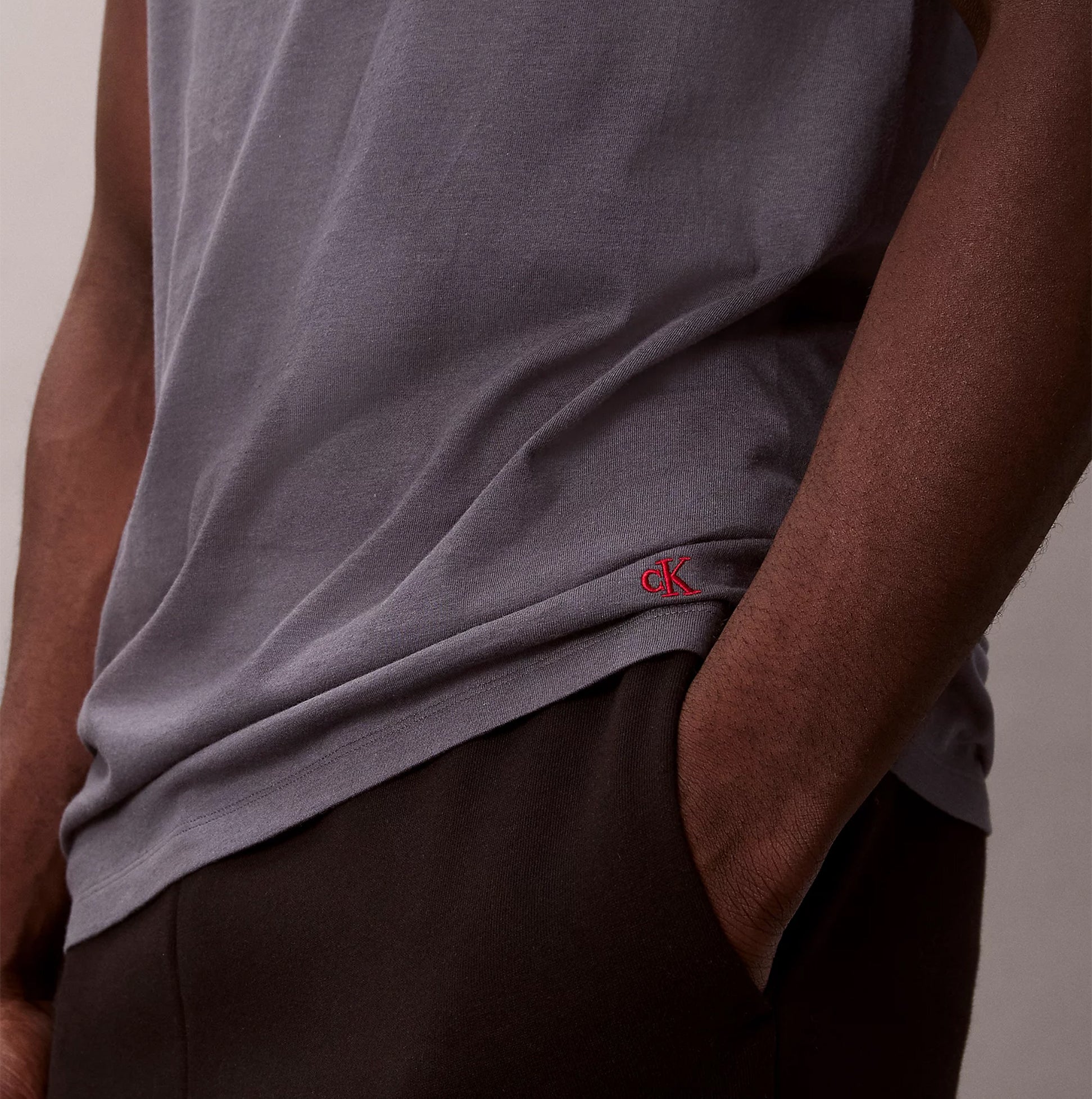 Calvin Klein S/S CREW NECK 3 PACK Mens T-Shirts & Tank Tops Multicoloured side view of men's gray tank top with logo.