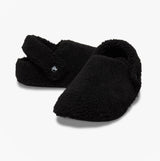 Crocs CLASSIC COZZZY Unisex Slippers Black side view showing faux fur upper and slingback fastening.