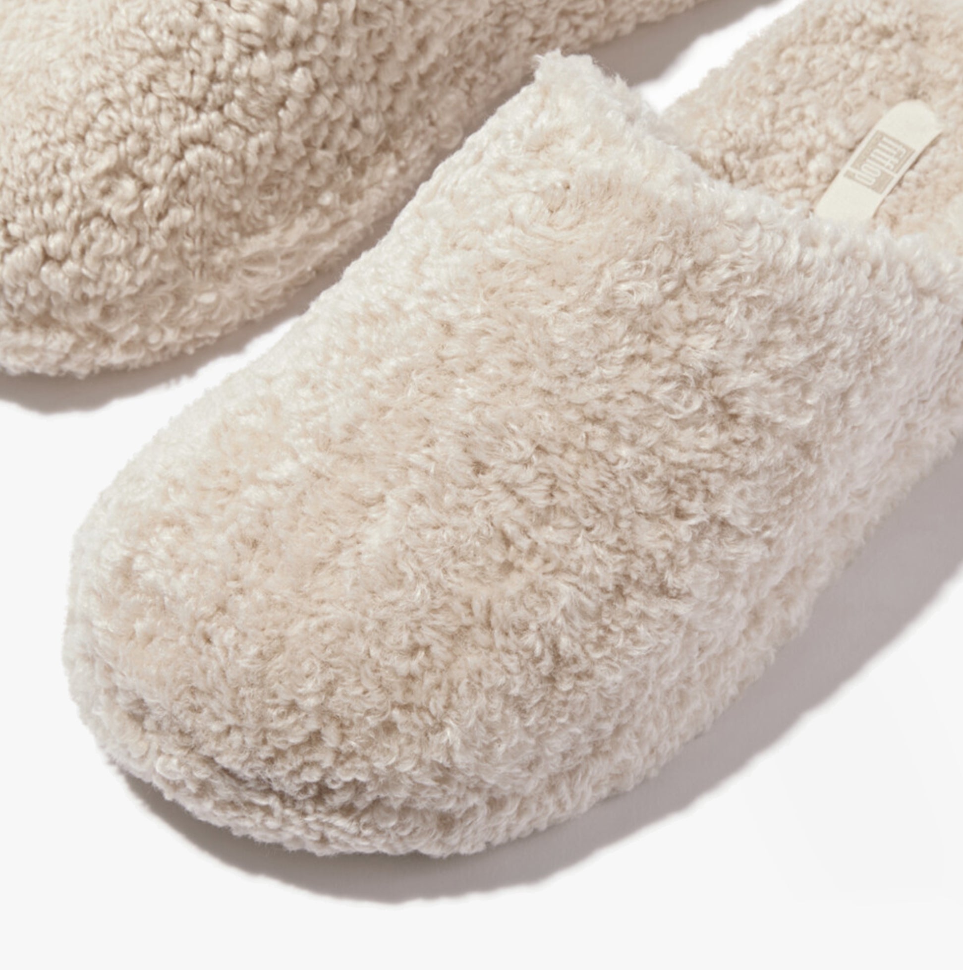 FitFlop iQUSHION D-LUXE Womens Mule Slippers Milk Ice close-up view of soft textile upper and round toe.