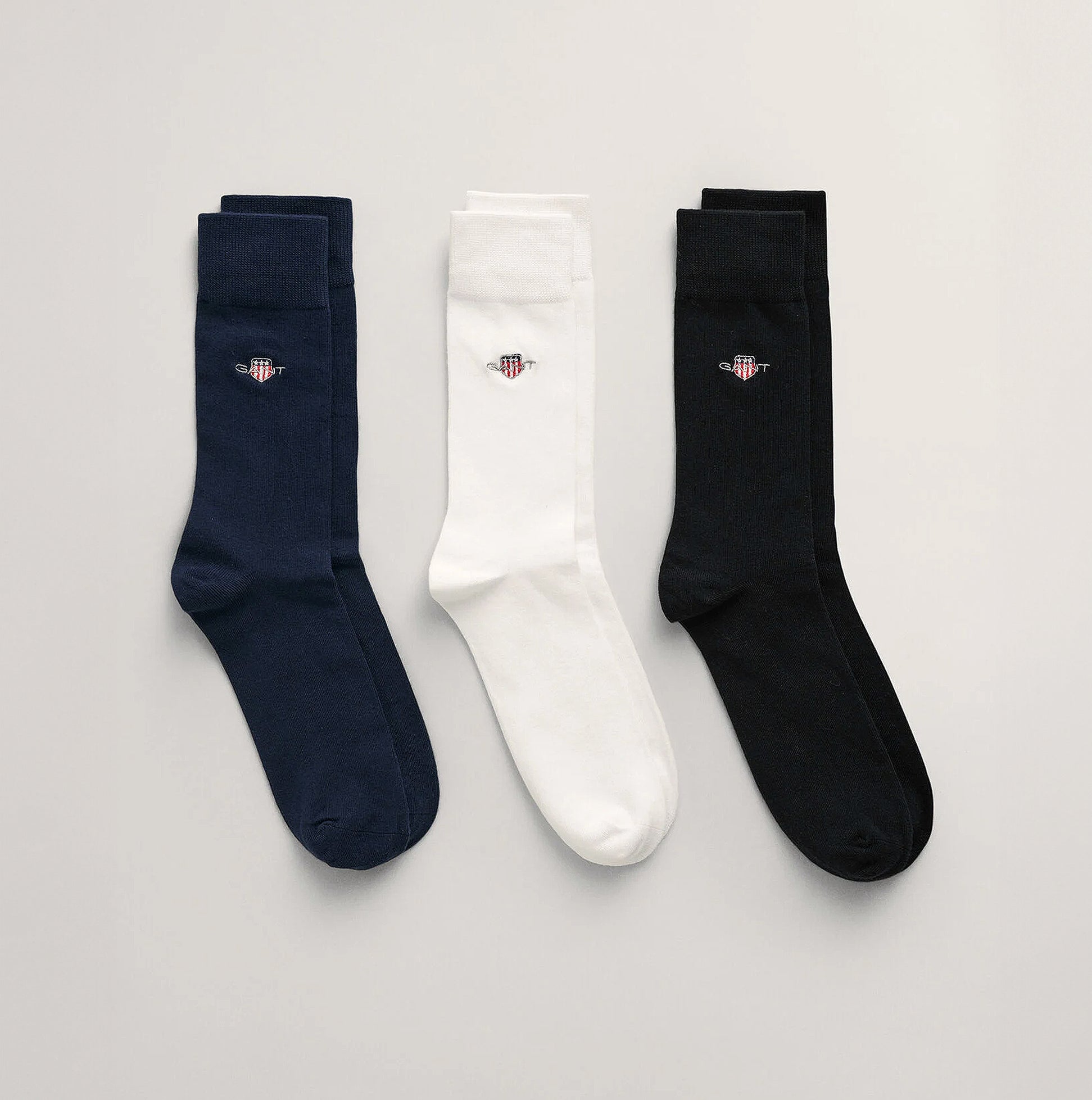 GANT SHIELD SOCKS 3-Pack Mens Black, front view of black, white, and navy crew socks with logo.