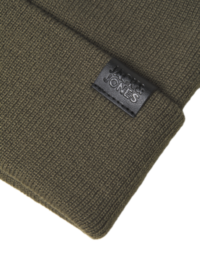 Jack & Jones JOLLY KNIT Mens Scarf & Beanie Giftset Sea Turtle detail view of beanie showing label and texture.