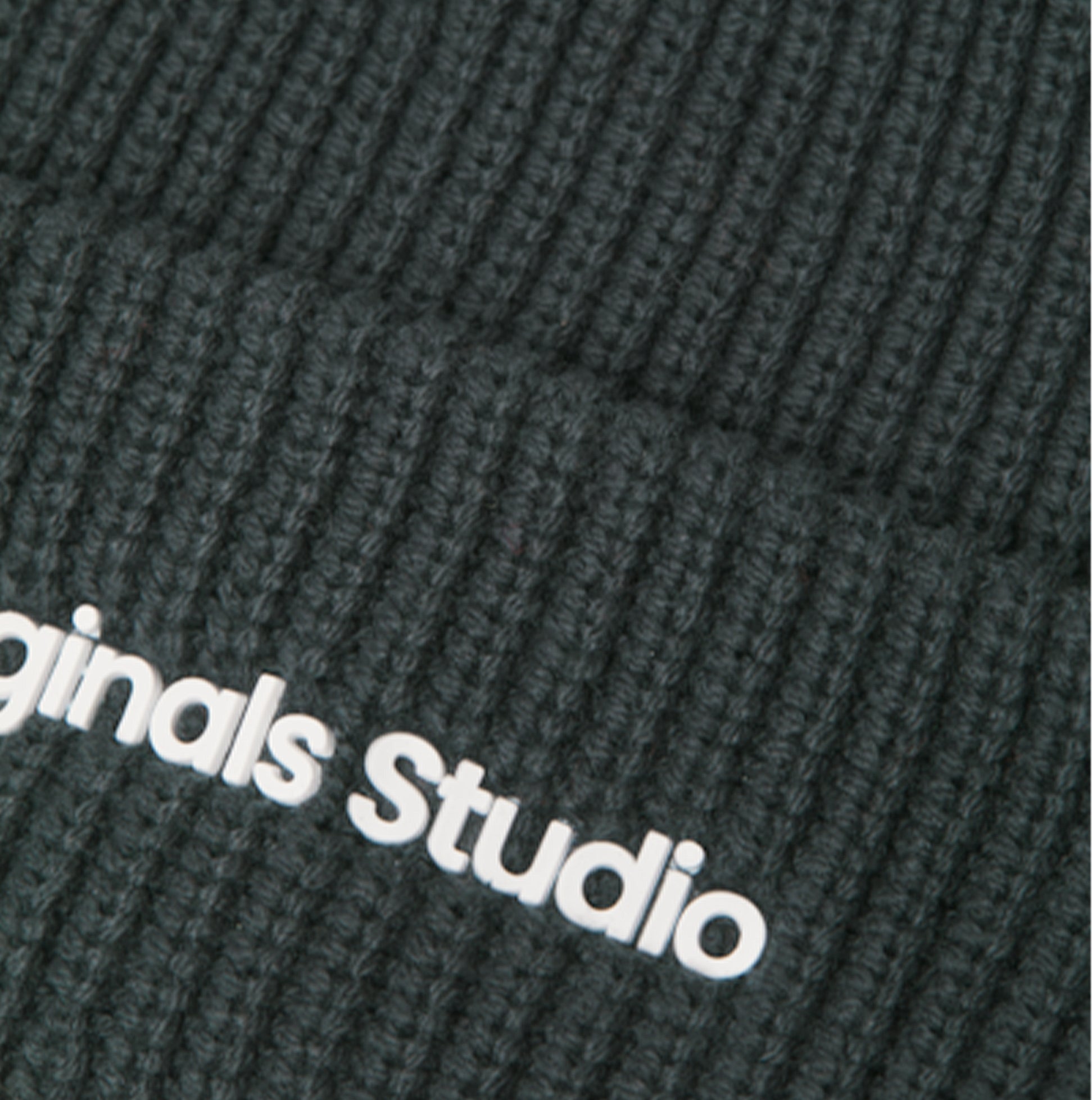 Jack & Jones VESTERBRO Mens Beanie Forest River detail view showcasing ribbed texture and logo print.