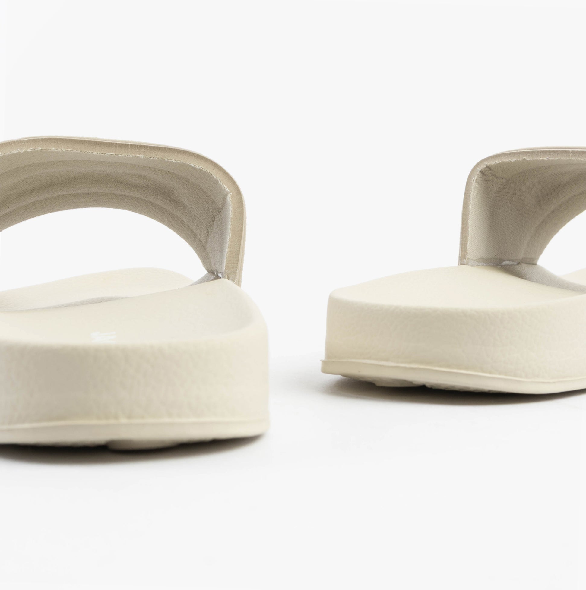 Jack & Jones JARRED Mens Sliders Moonbeam detail view showcasing synthetic material and flat sole.