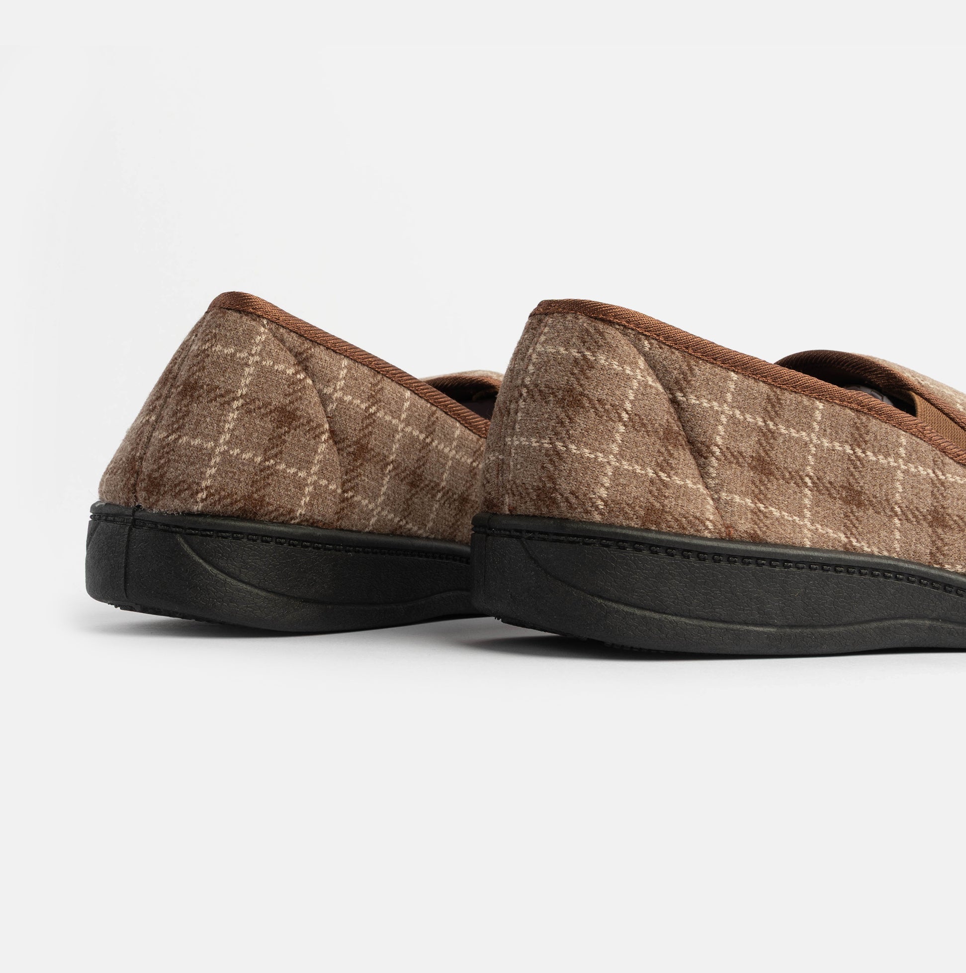 Jo & Joe GORDON Mens Full Slippers Checkered Brown side view showcasing the comfortable memory foam and textured fabric.