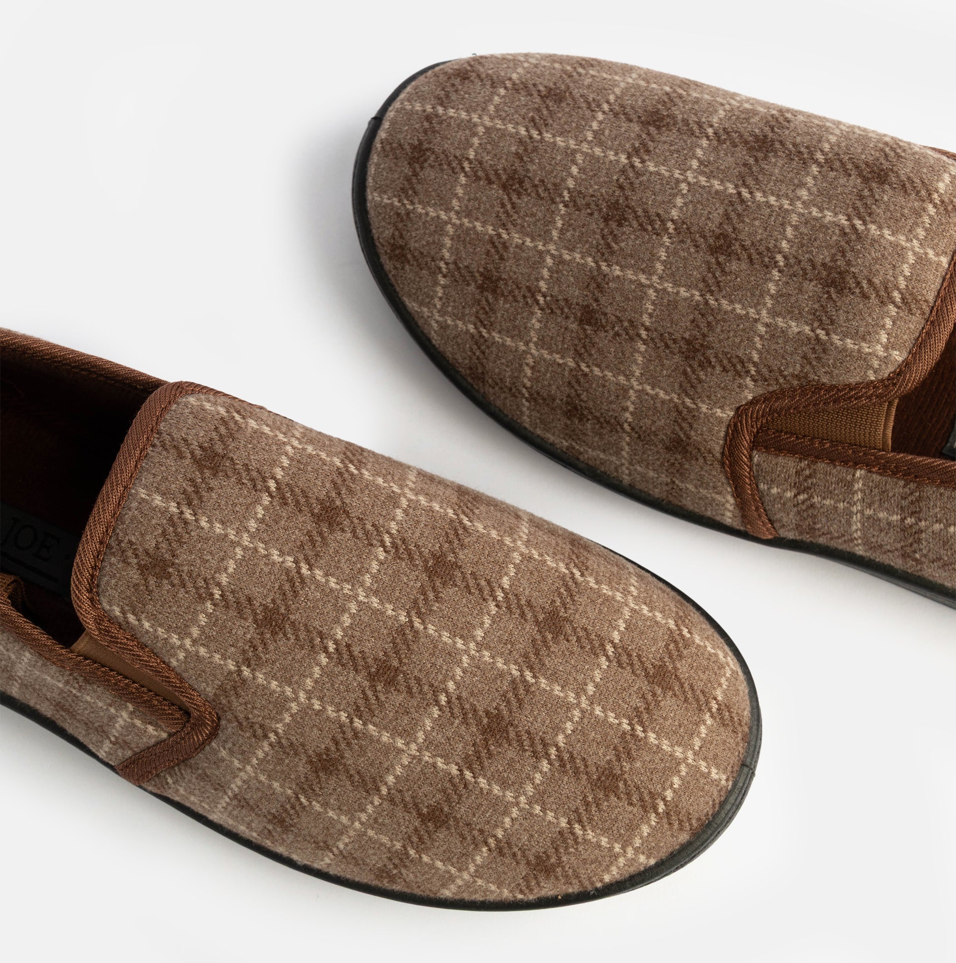 Jo & Joe GORDON Mens Full Slippers Checkered Brown top view showing fabric and slip-on design.
