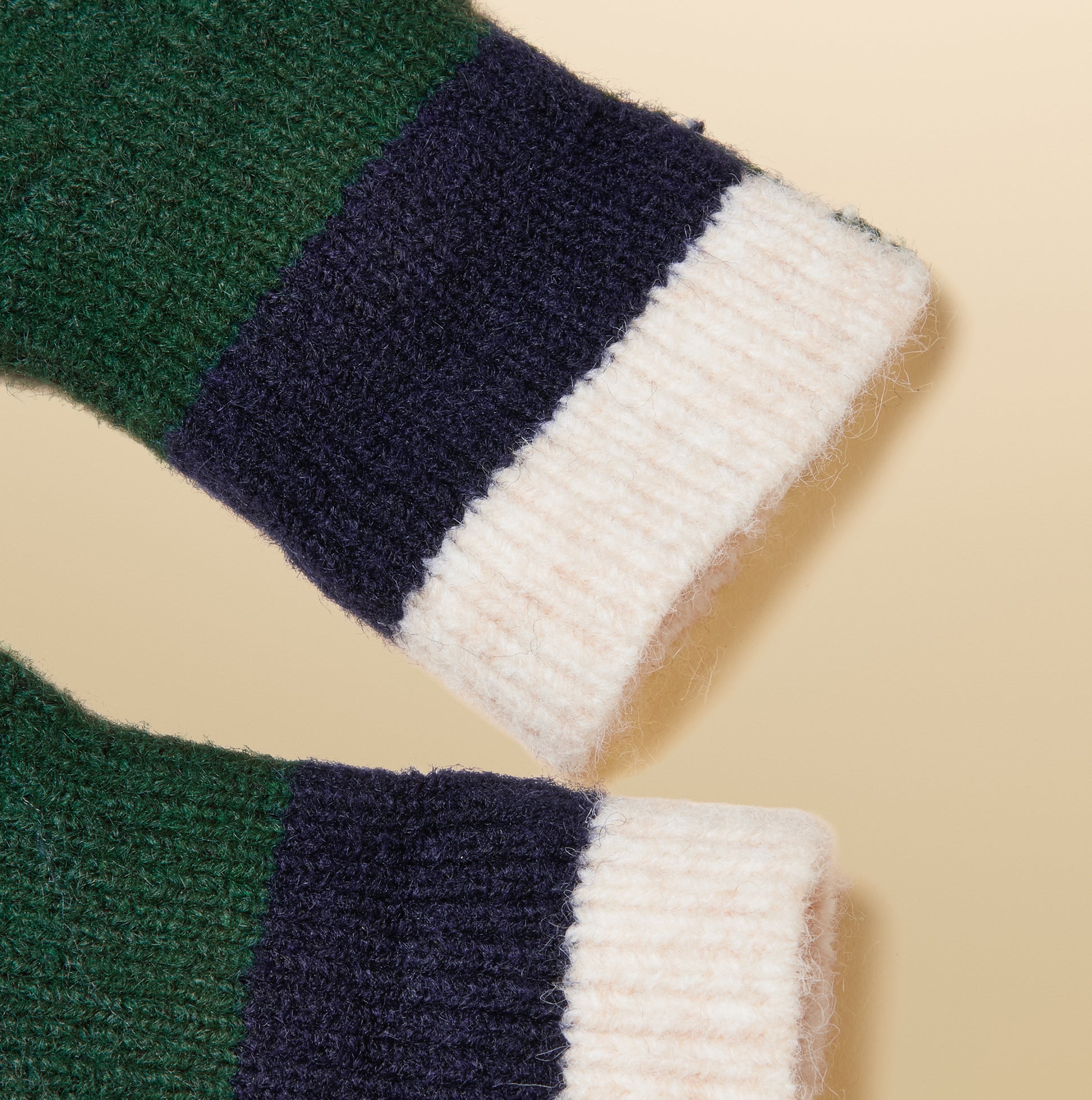 Joules POPLEY STRIPE Womens Gloves Green/Navy detail view showcasing green, navy, and cream stripes on cuffs.