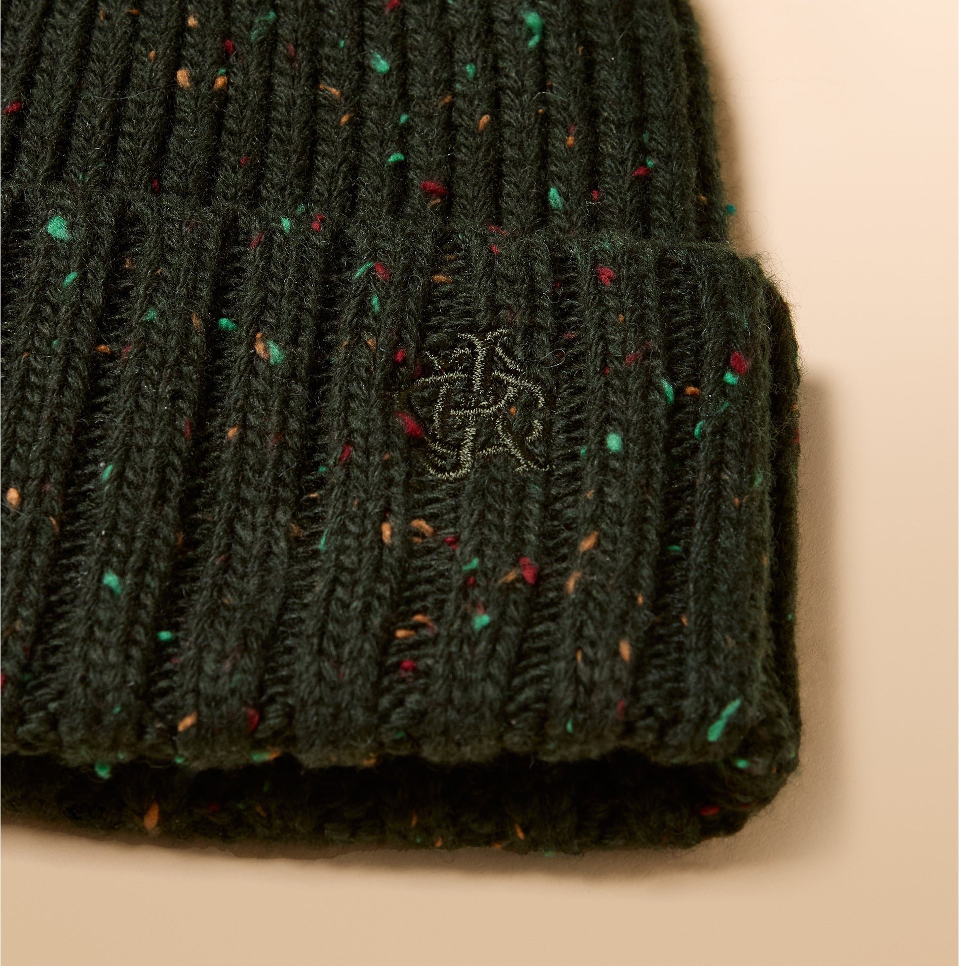 Joules HAMMOND Mens Beanie Green detail view showing textured knit and hem with multicolored specks