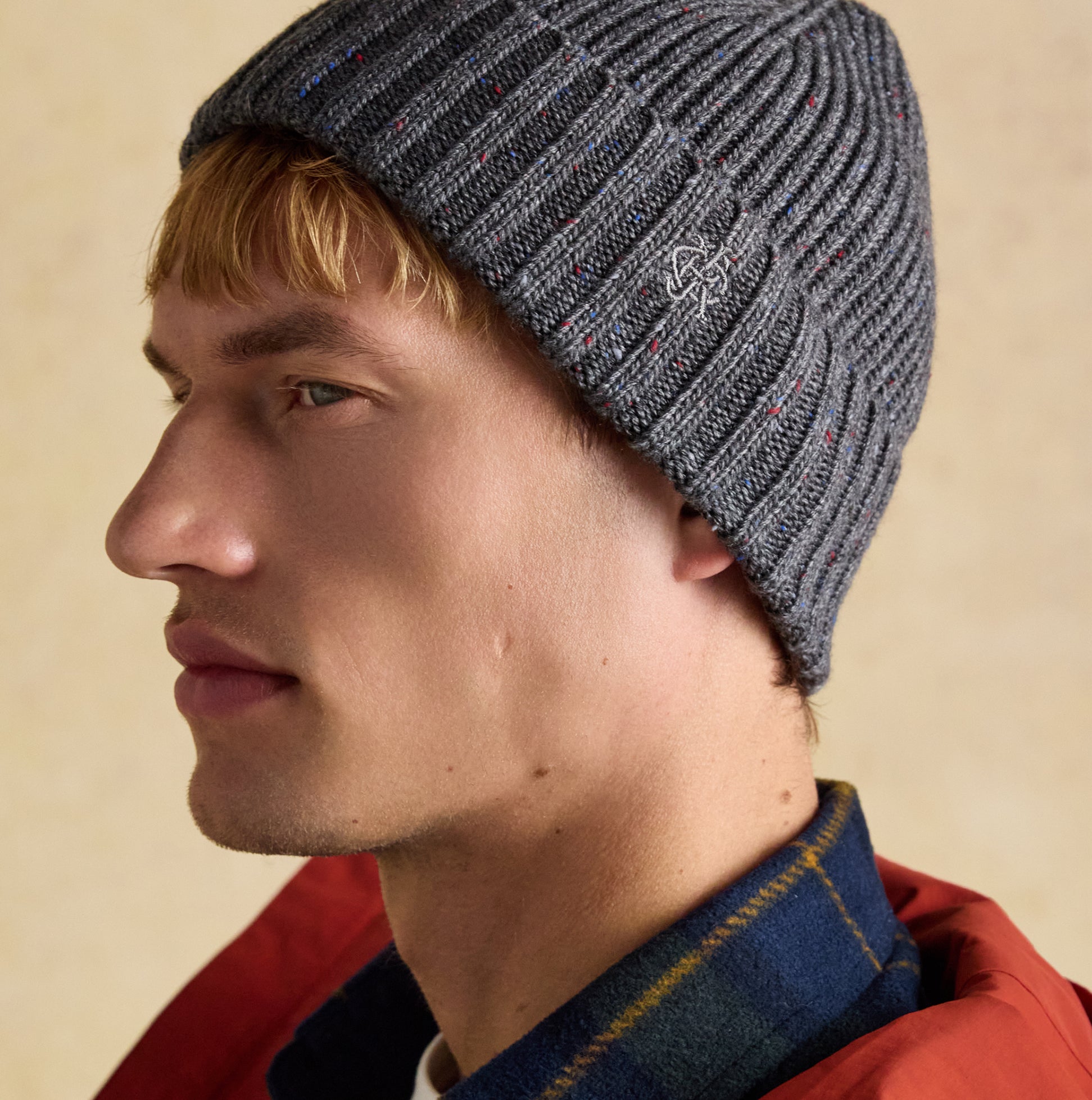 Joules HAMMOND Mens Beanie Grey side view on model, showing ribbed texture and detail, stylish and warm.