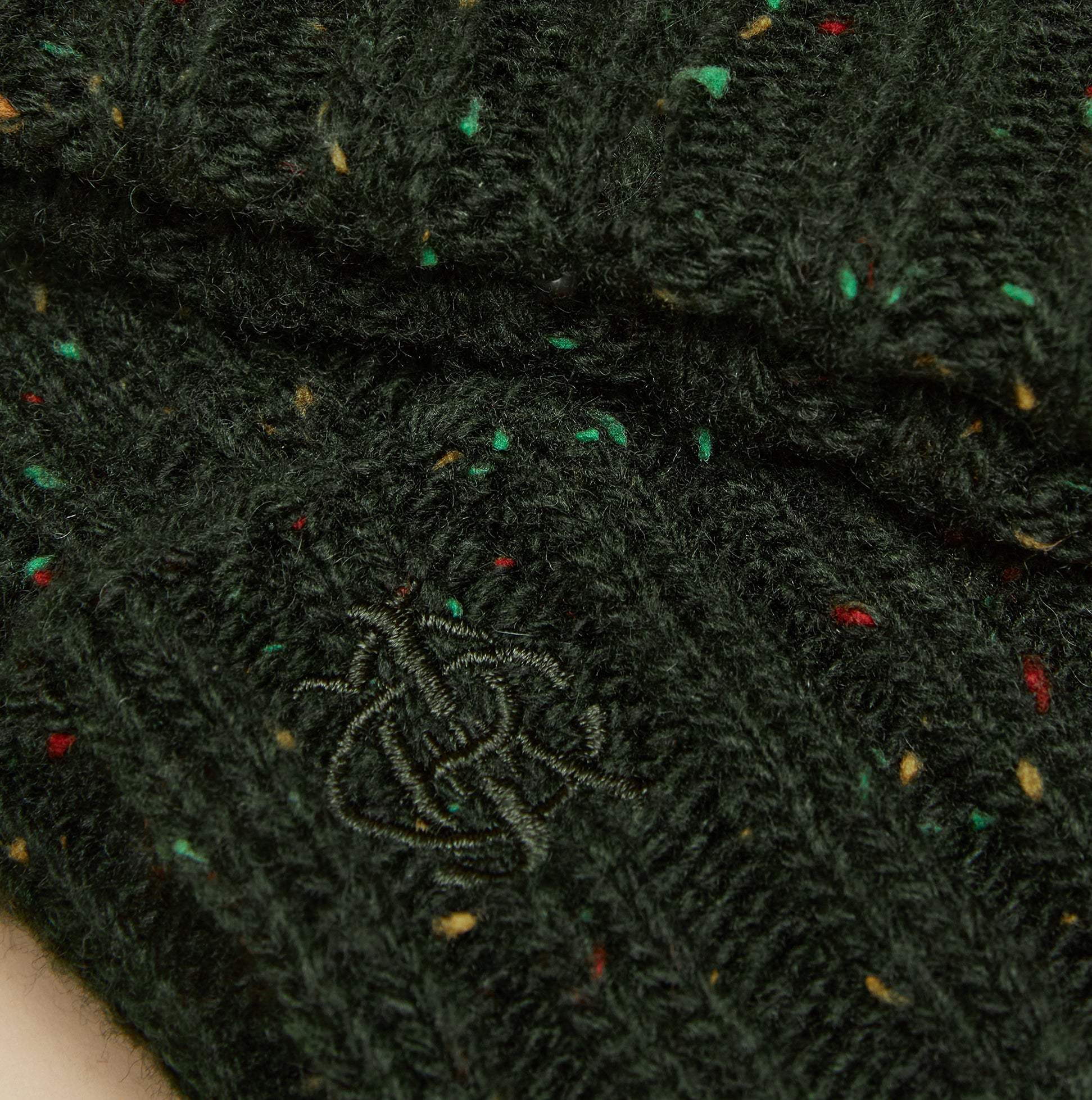 Joules HAMMOND Mens Gloves Green detail view showcasing rich green yarn with colorful flecks and embroidered logo.