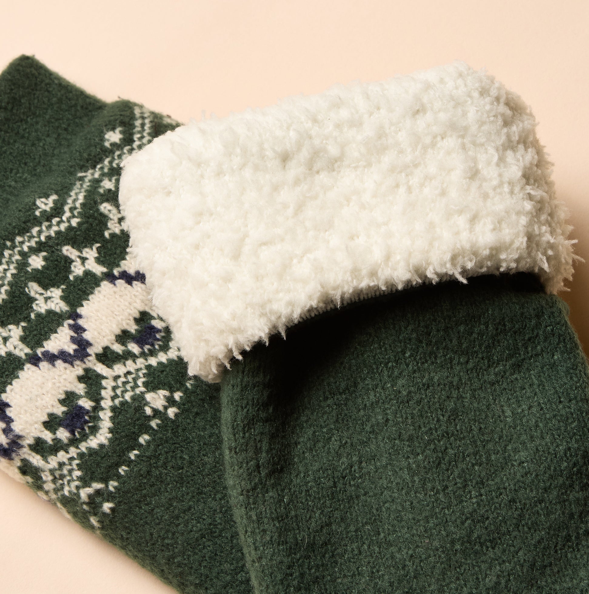 Joules CHALET Mens Socks Green detail view showing soft white cuff and festive pattern.