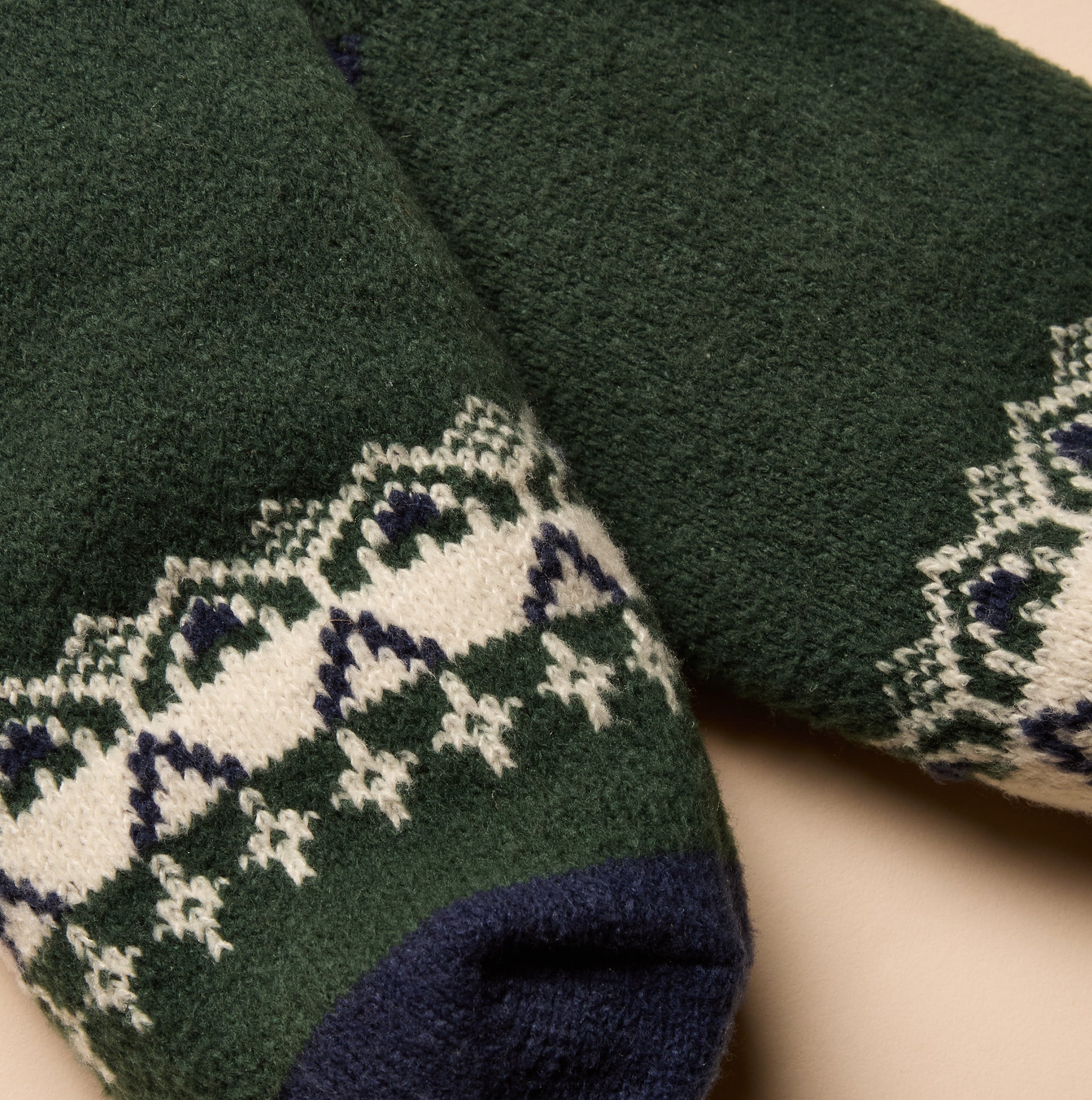 Joules CHALET Mens Socks Green close-up detail view showing green color and decorative pattern.