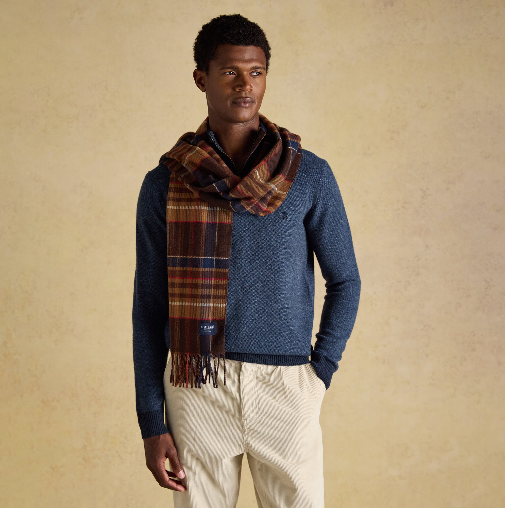 Joules LANGTREE Mens Winter Brown front view model wearing a stylish scarf over a sweater.