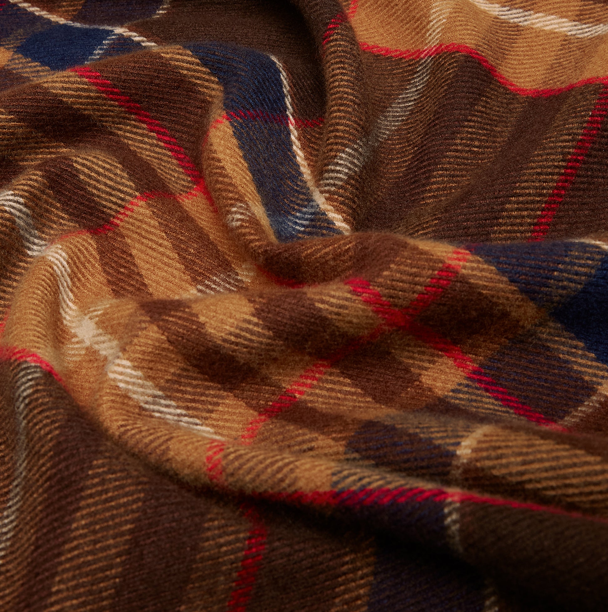 Joules LANGTREE Mens Winter Brown detail view of plaid fabric texture in warm tones and patterns.
