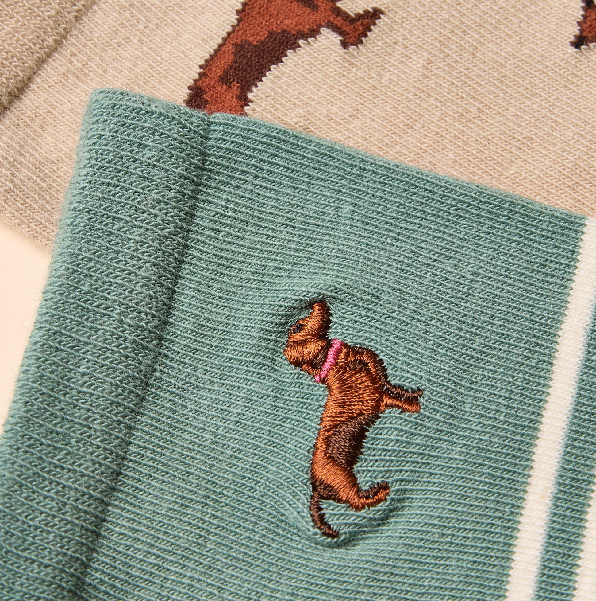 Joules EVERYDAY Womens Socks Khaki/Cream detail view showing dog embroidery on cotton crew socks.