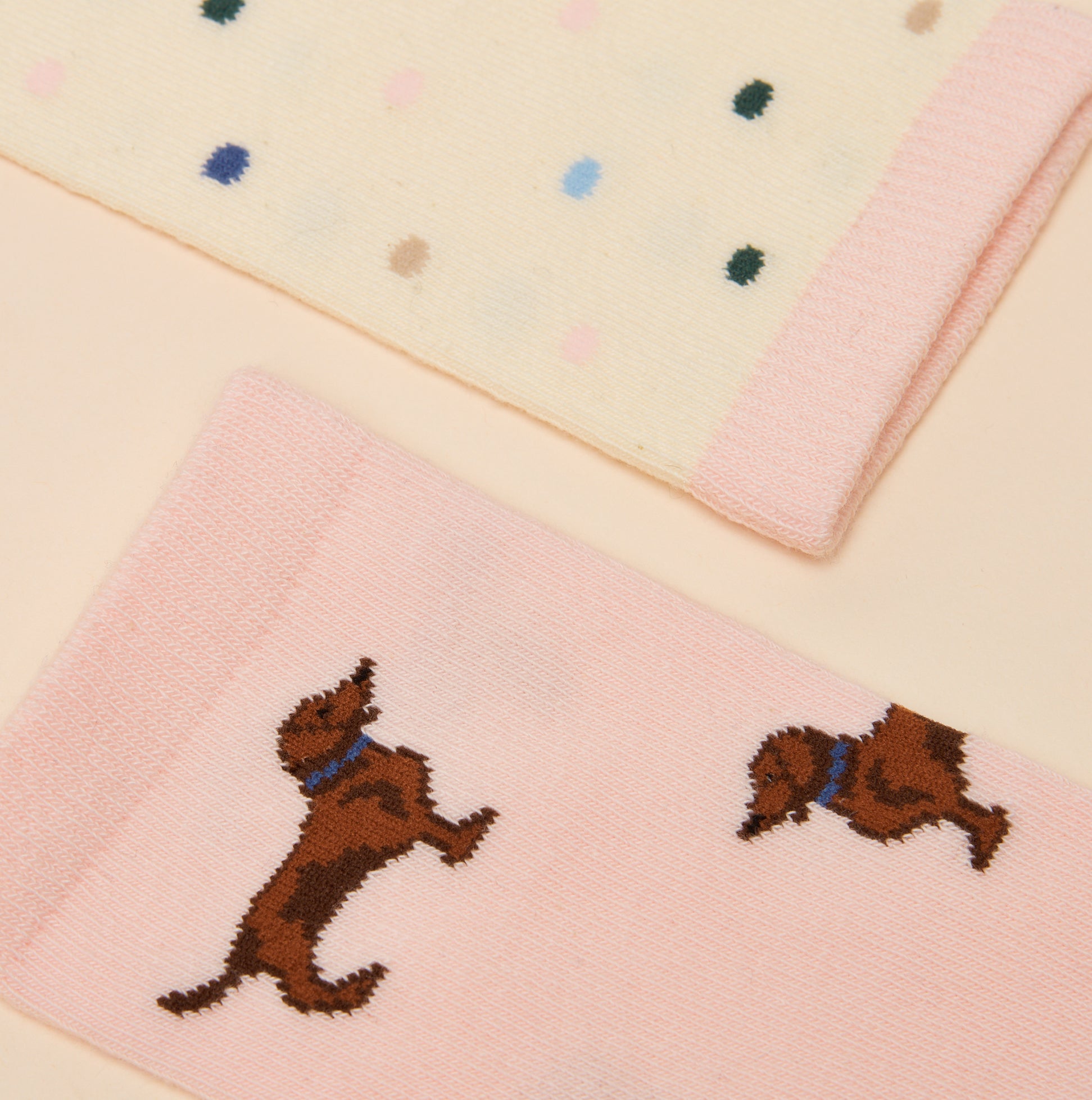 Joules EVERYDAY Womens Socks Pink/Blue detail view featuring playful dog design and polka dot pattern.