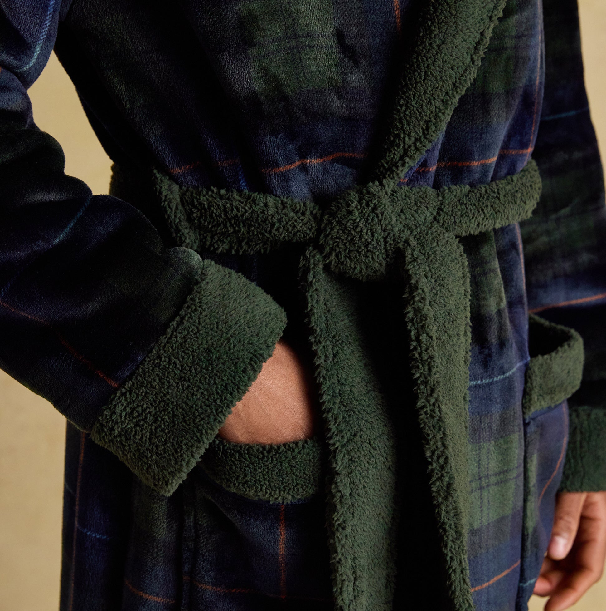 Joules MONTAGUE Mens Robe Green/Navy detail view showcasing the texture and color of the robe's sleeves and belt.