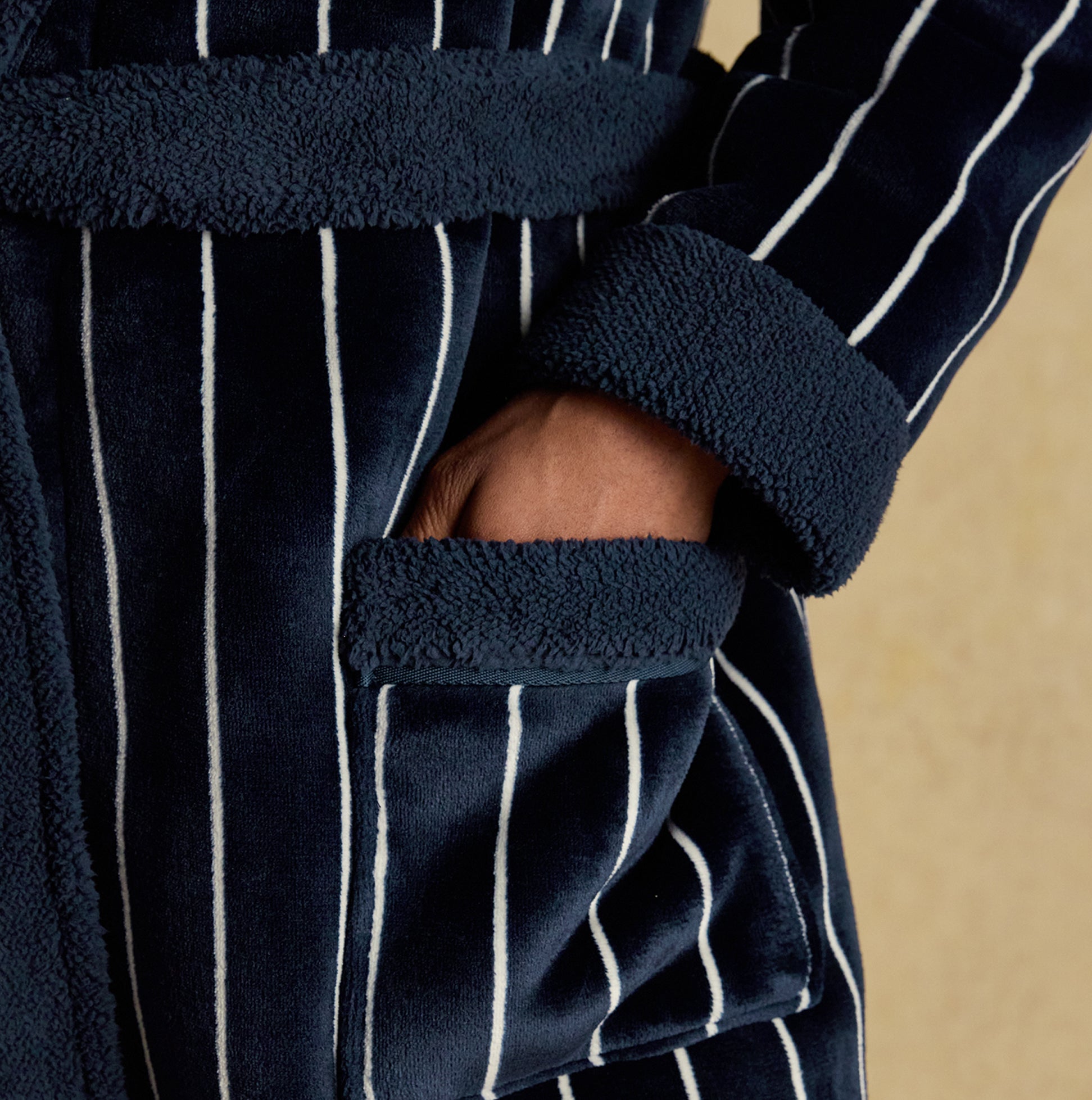 Joules MONTAGUE Mens Robe Navy detail view of pocket and sleeve, showcasing cozy fabric and stylish stripes.