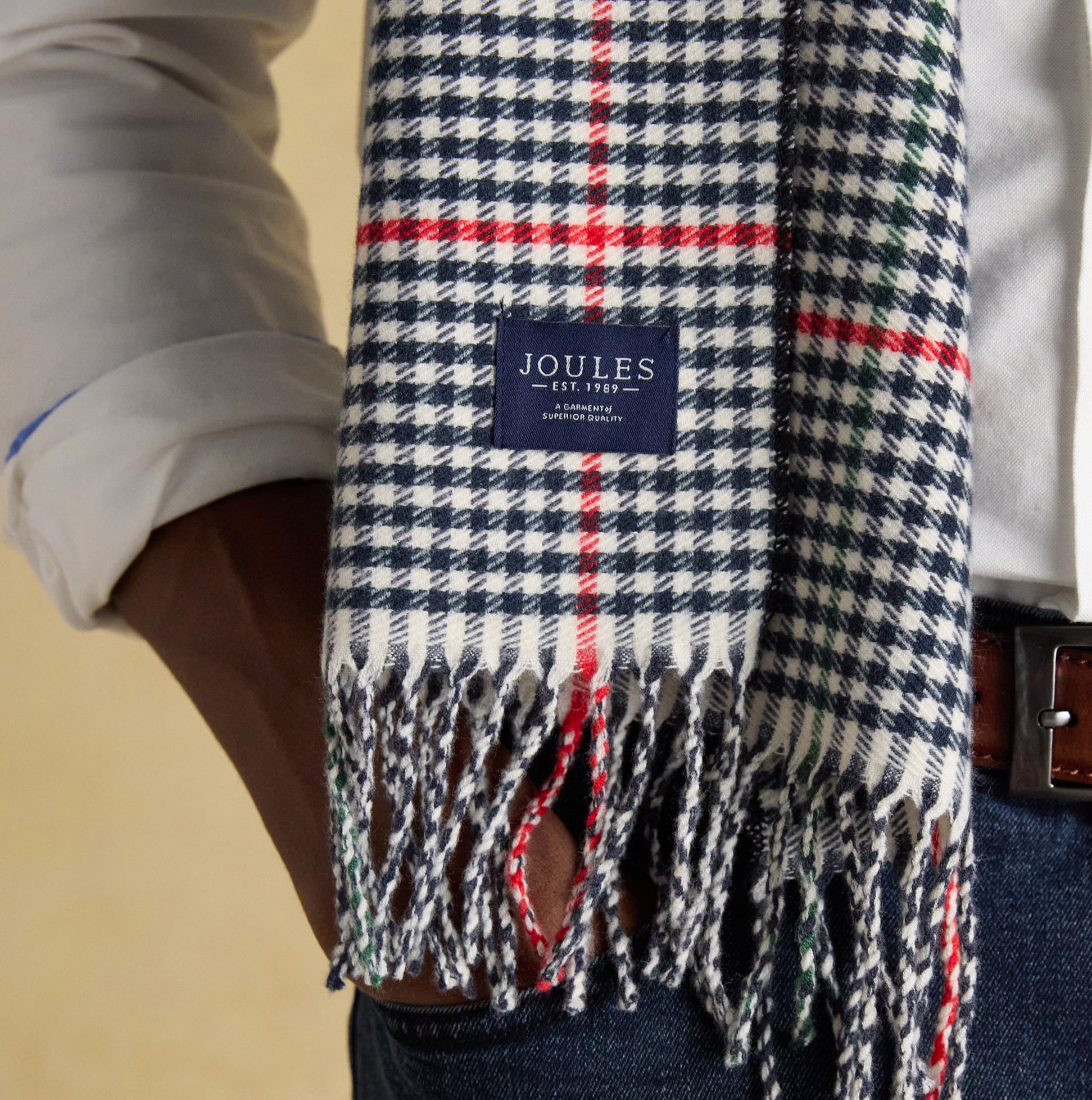Joules LANGTREE Mens Winter Cream/Navy detail view of scarf with navy and red check pattern