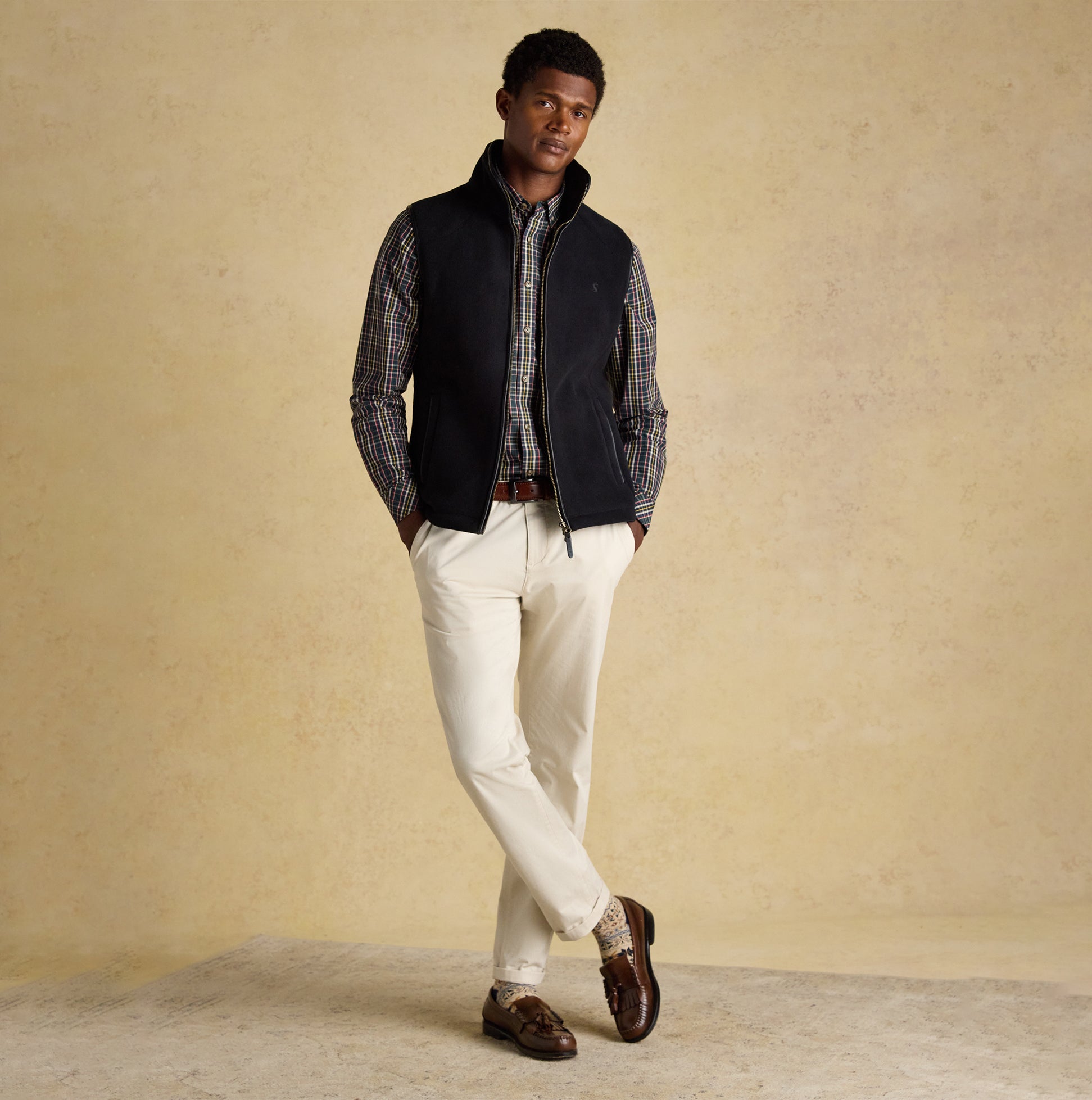 Joules HERITAGE FLEECE Mens Gilet Black front view worn by model with casual attire