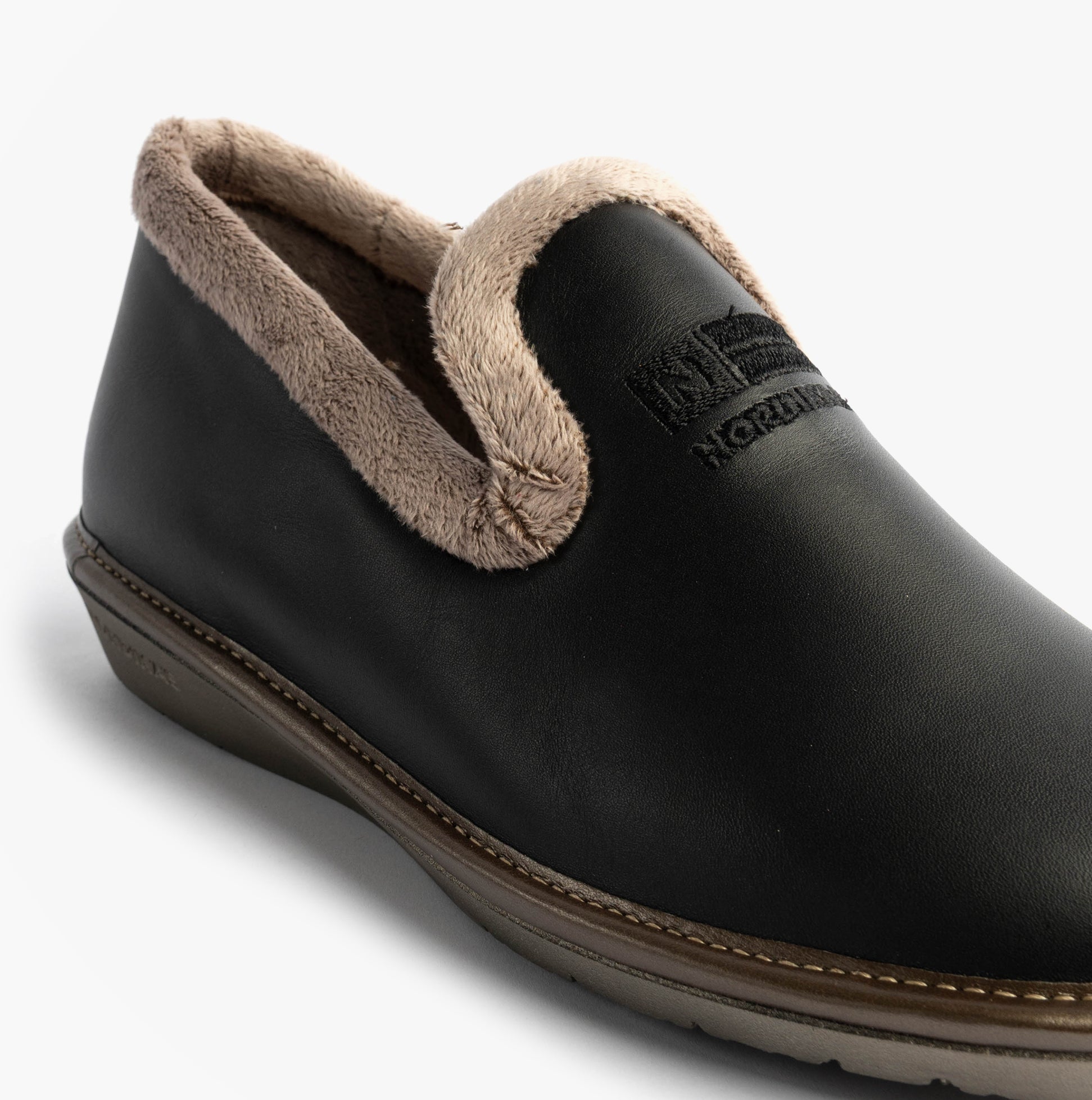 Nordikas 305 Womens Leather Full Slippers Black
