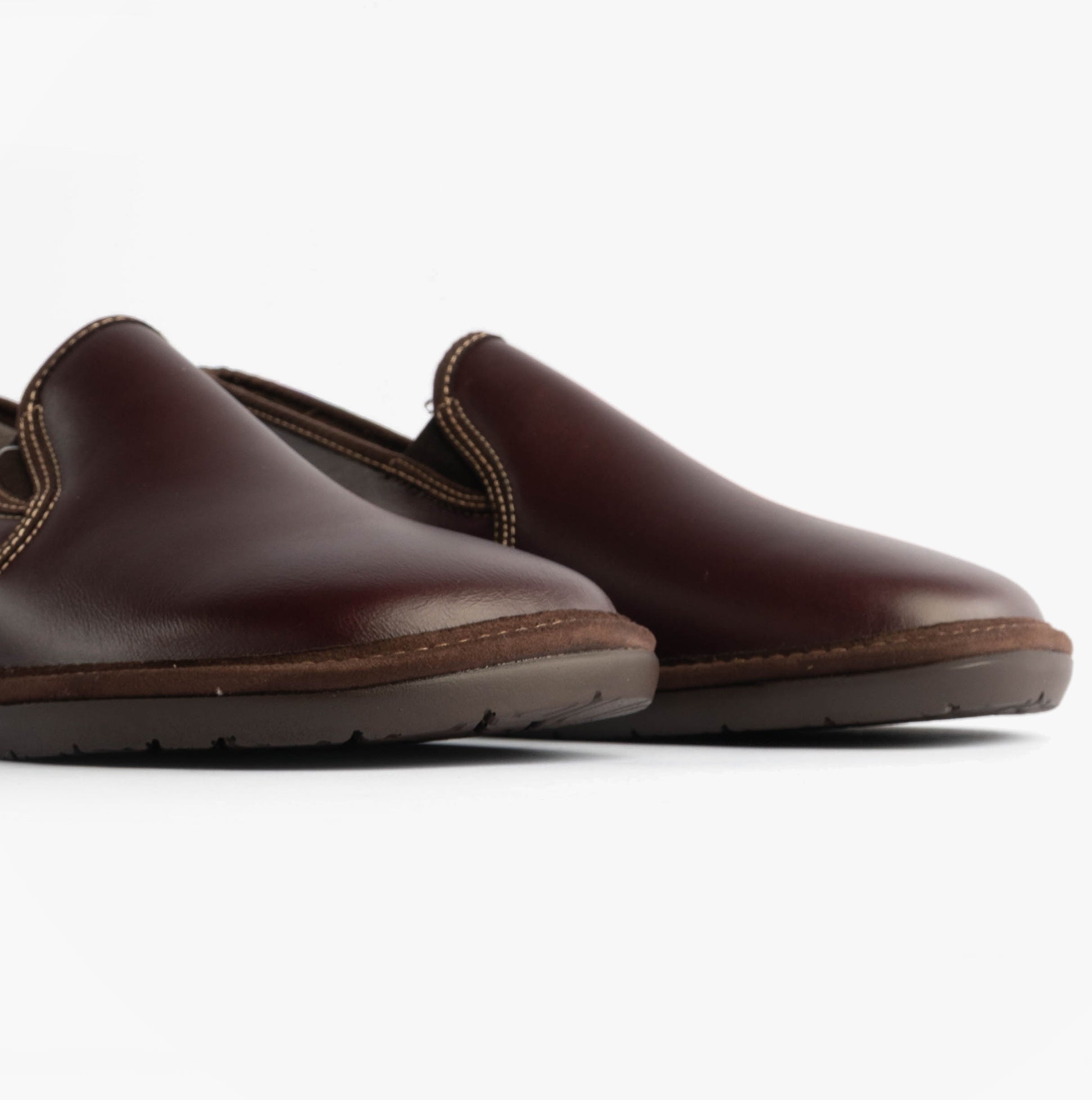 Nordikas 663 Mens Leather Full Slippers Bordo side view with rich bordo leather and comfortable rubber sole.