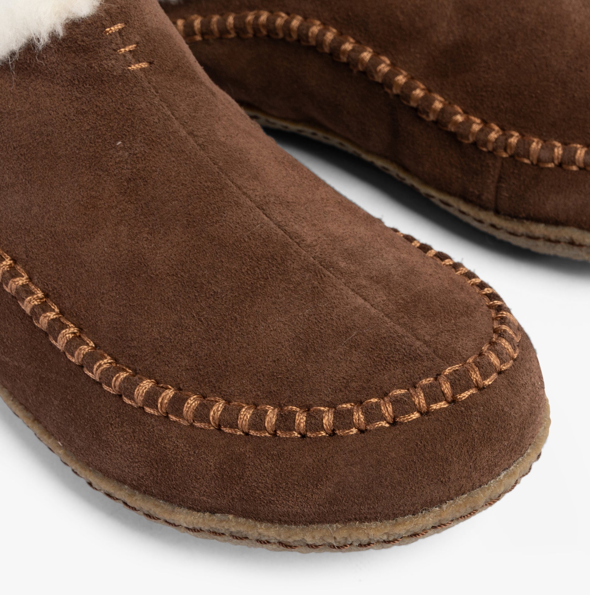 Sorel LANNER Mens Slippers Tobacco close-up detail view highlighting suede upper and stitching.