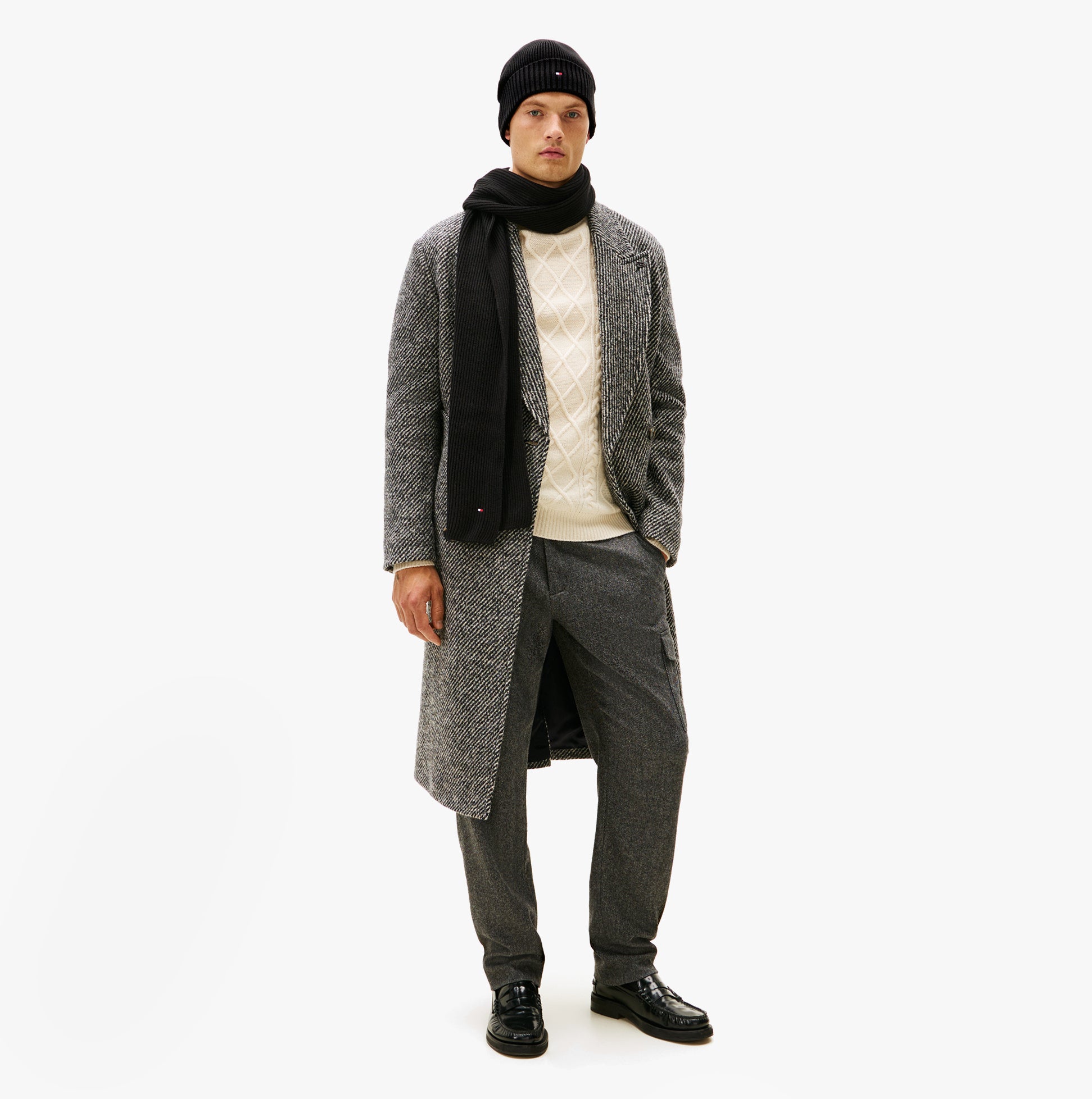 Tommy Hilfiger AM0AM13807 TH FLAG BEANIE & SCA Mens Beanie Black worn by a model, front view with a stylish outfit.