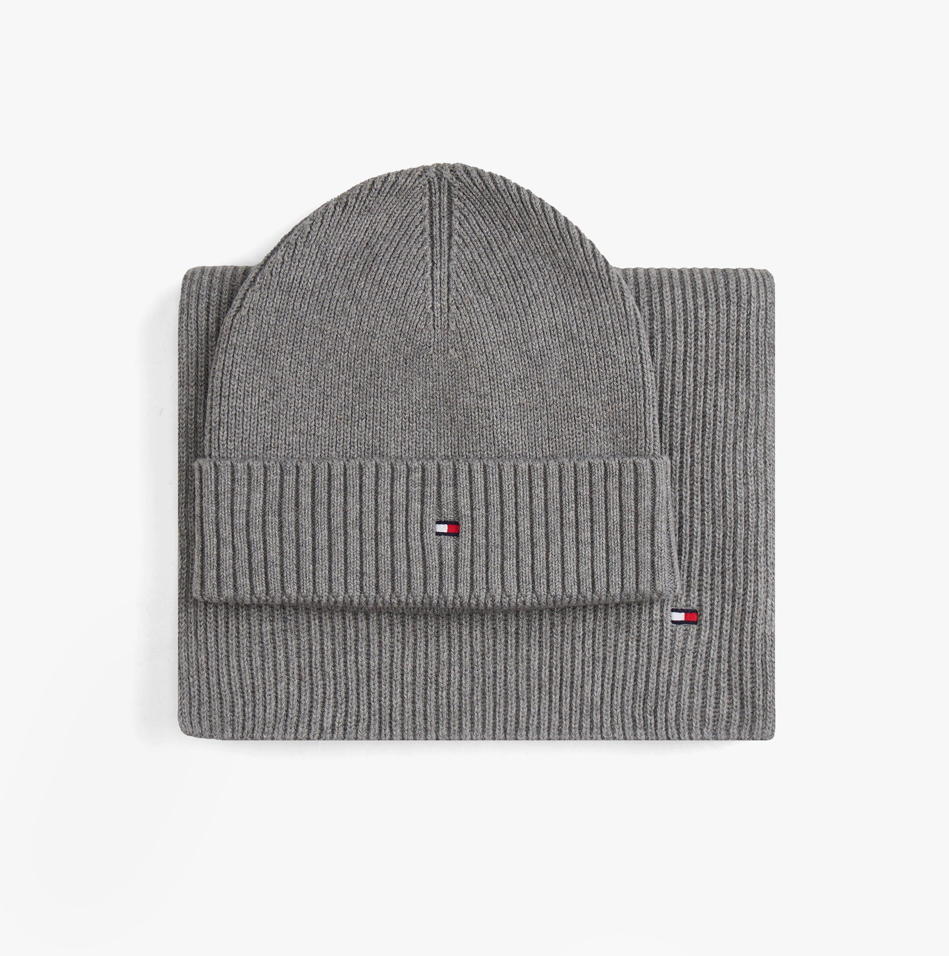 Tommy Hilfiger AM0AM13807 TH FLAG BEANIE & SCA Mens Beanie Mid Grey Heather top down view with matching scarf.