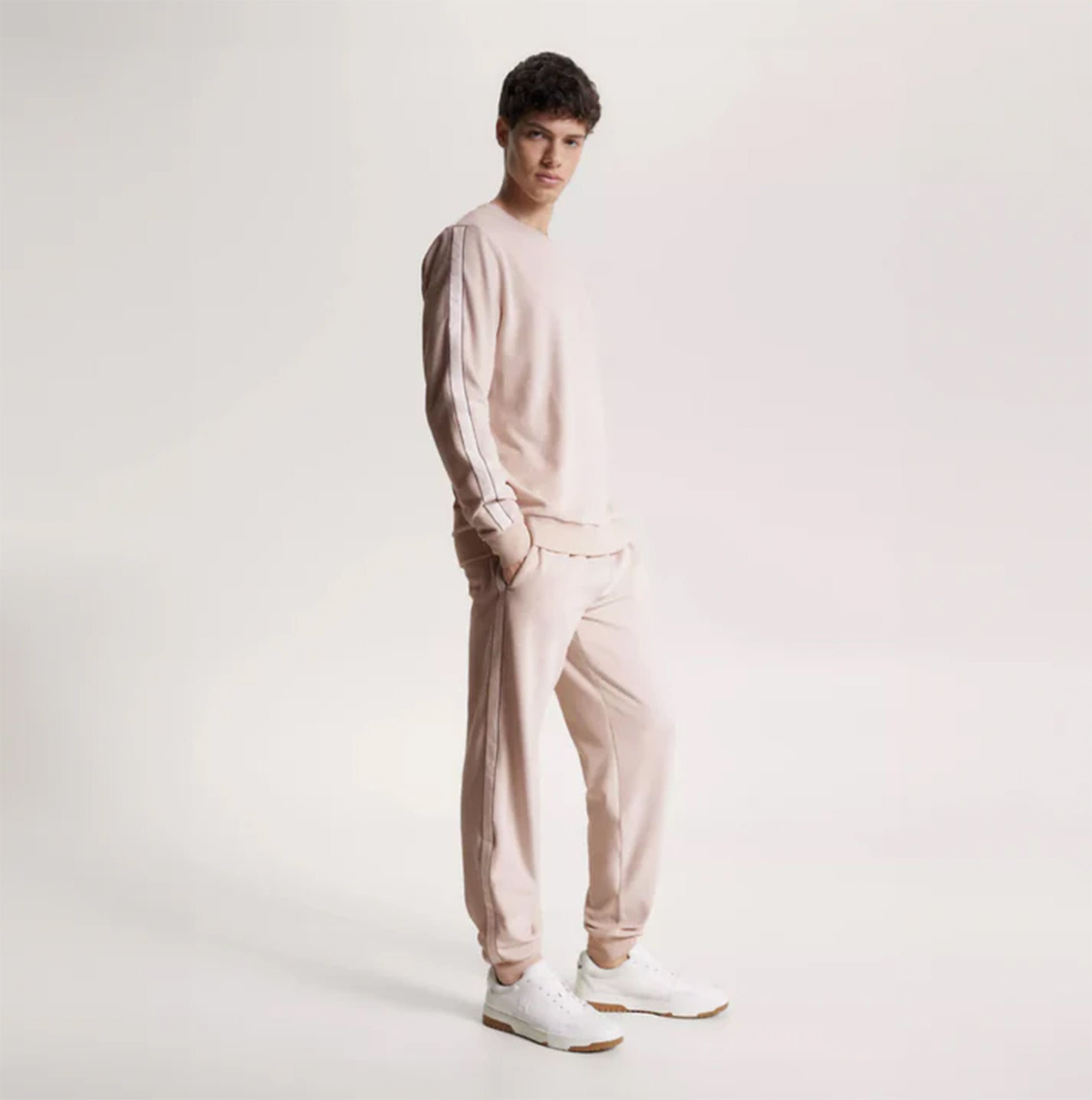 Tommy Hilfiger TH ESTABLISHED Mens Ribbed Velour Lounge Joggers Cashmere Creme front view model wearing joggers with light background.