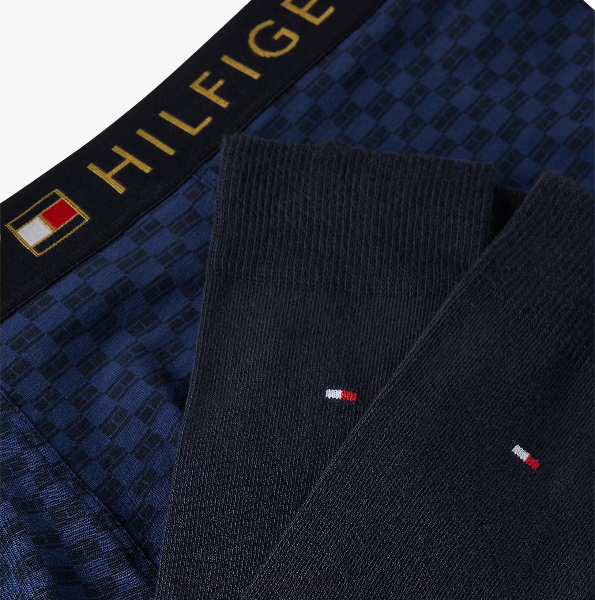 Tommy Hilfiger TRUNK PRINT & SOCK SET GOLD Mens Multicoloured detail view showing blue trunk and navy socks with logo.