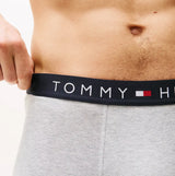 Tommy Hilfiger TRUNK 3 Pack Mens Trunk Multicoloured close-up of waistband detail with logo.