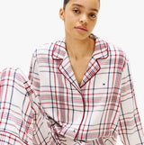 Tommy Hilfiger GIFT LS FLNL SHIRT S Womens Pyjama Set City Plaid Ivory Silk front view on model.