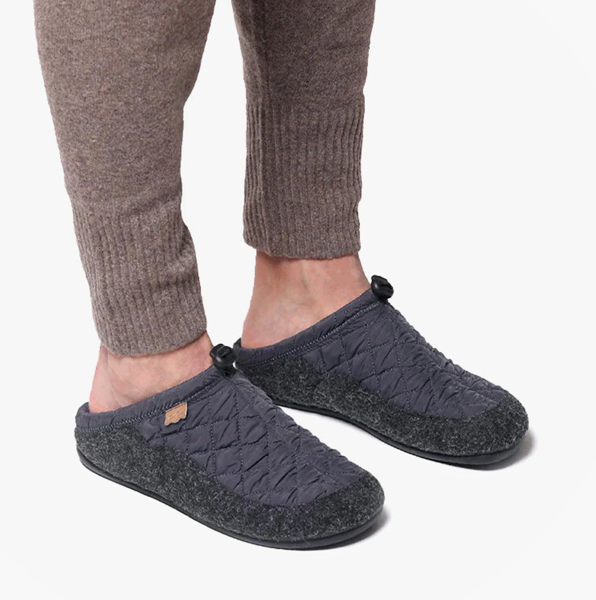 Toni Pons DARLA-SB Womens Slippers Gris side view on model's feet with cozy outfit