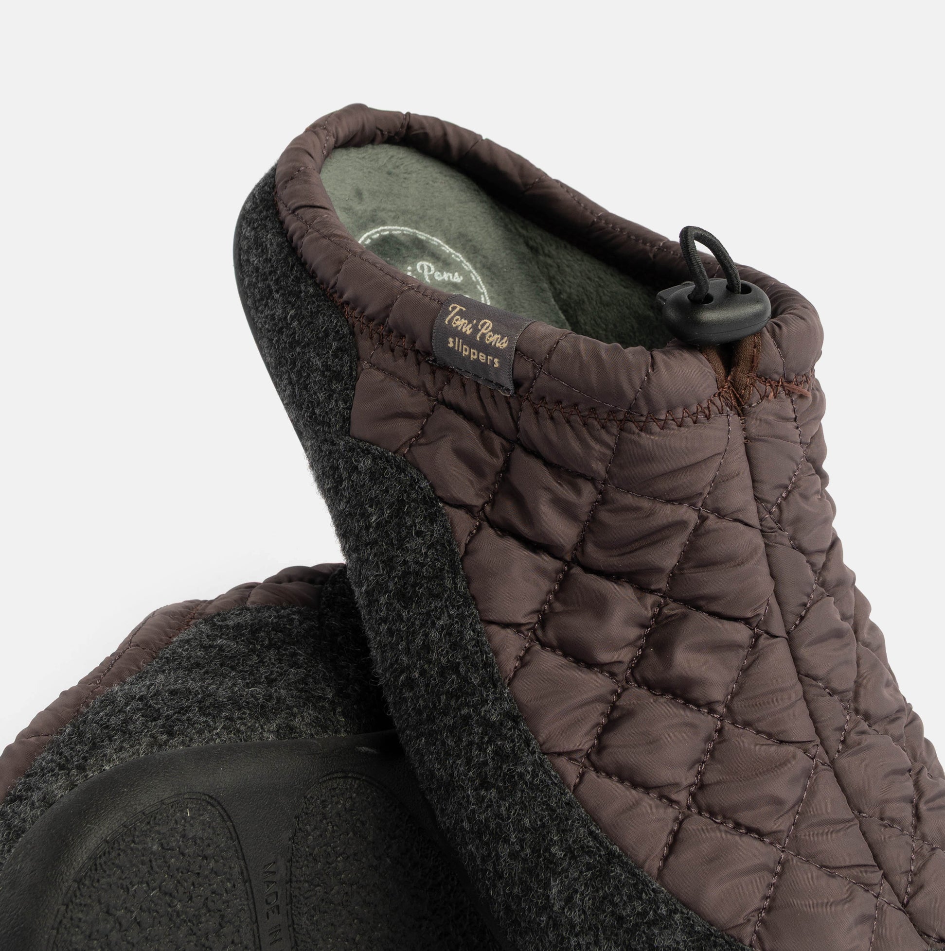 Toni Pons NADIR-UM Mens Mule Slippers Pruna Wine detail view showing quilted upper and texture.