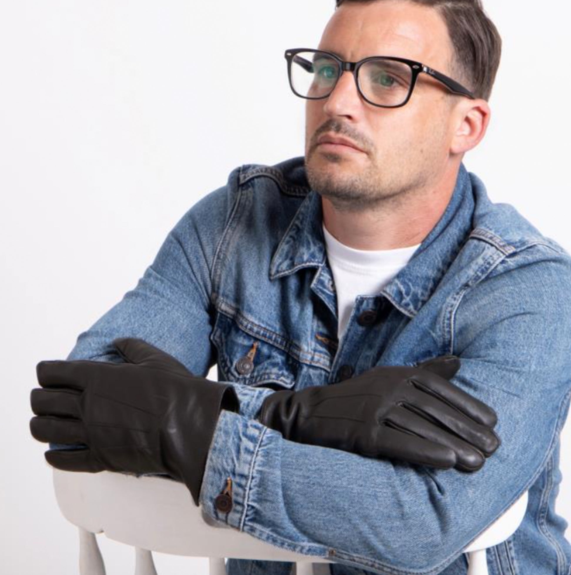 Totes Isotoner SMARTOUCH WATER REPELLENT 3 POINT LEATHER Mens Gloves Black front view on model.