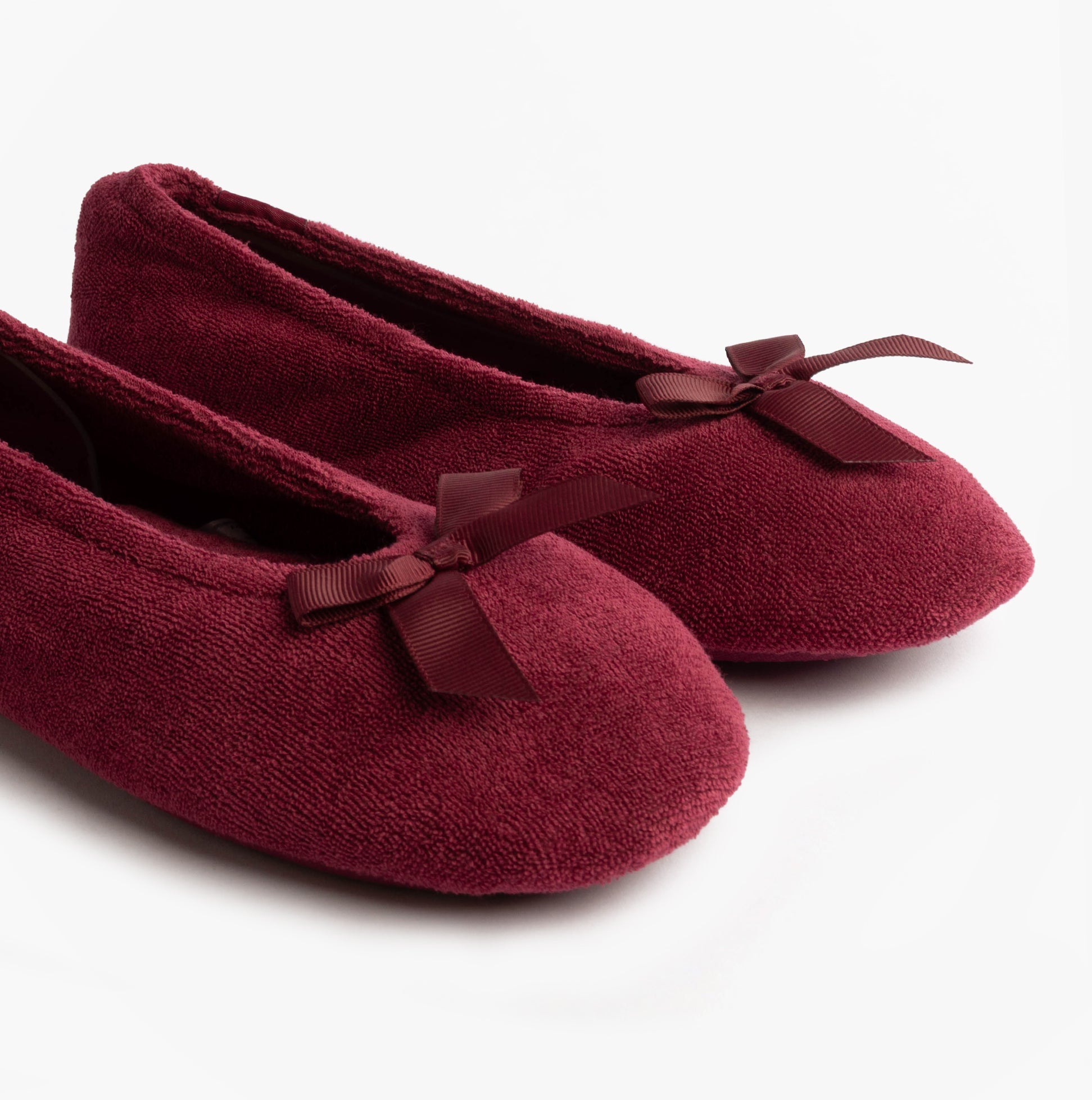 Totes Isotoner STRETCH TERRY BOW Womens Ballerina Slippers Burgundy close-up view showing the soft texture and bow detail.