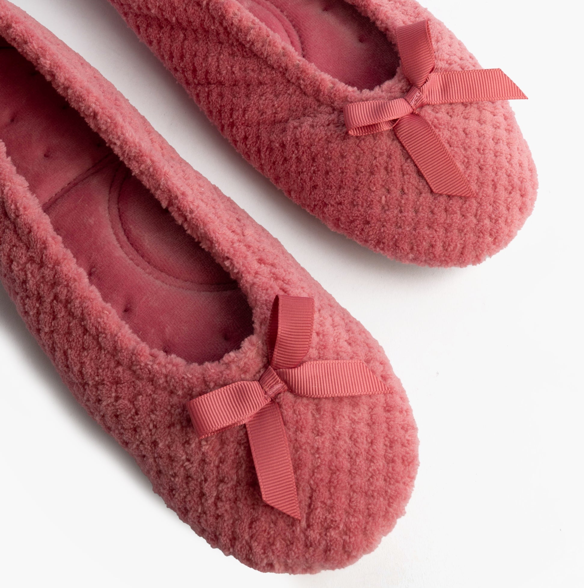 Totes Isotoner POPCORN BALLET Womens Ballerina Slippers Bright Pink, top view showcasing soft fabric and bows.