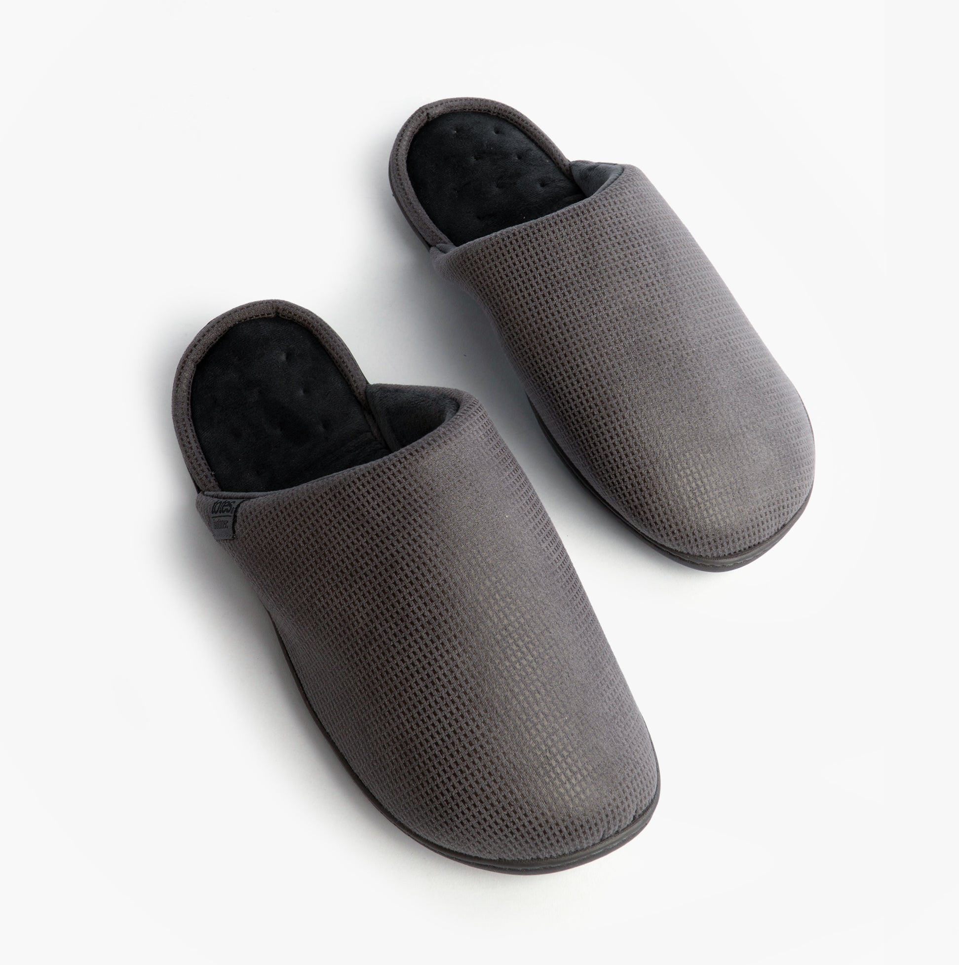 Totes Isotoner SQUARE PATTERNED SMART MULE Mens Mule Slippers Grey top view showing soft textured fabric and round toe design.