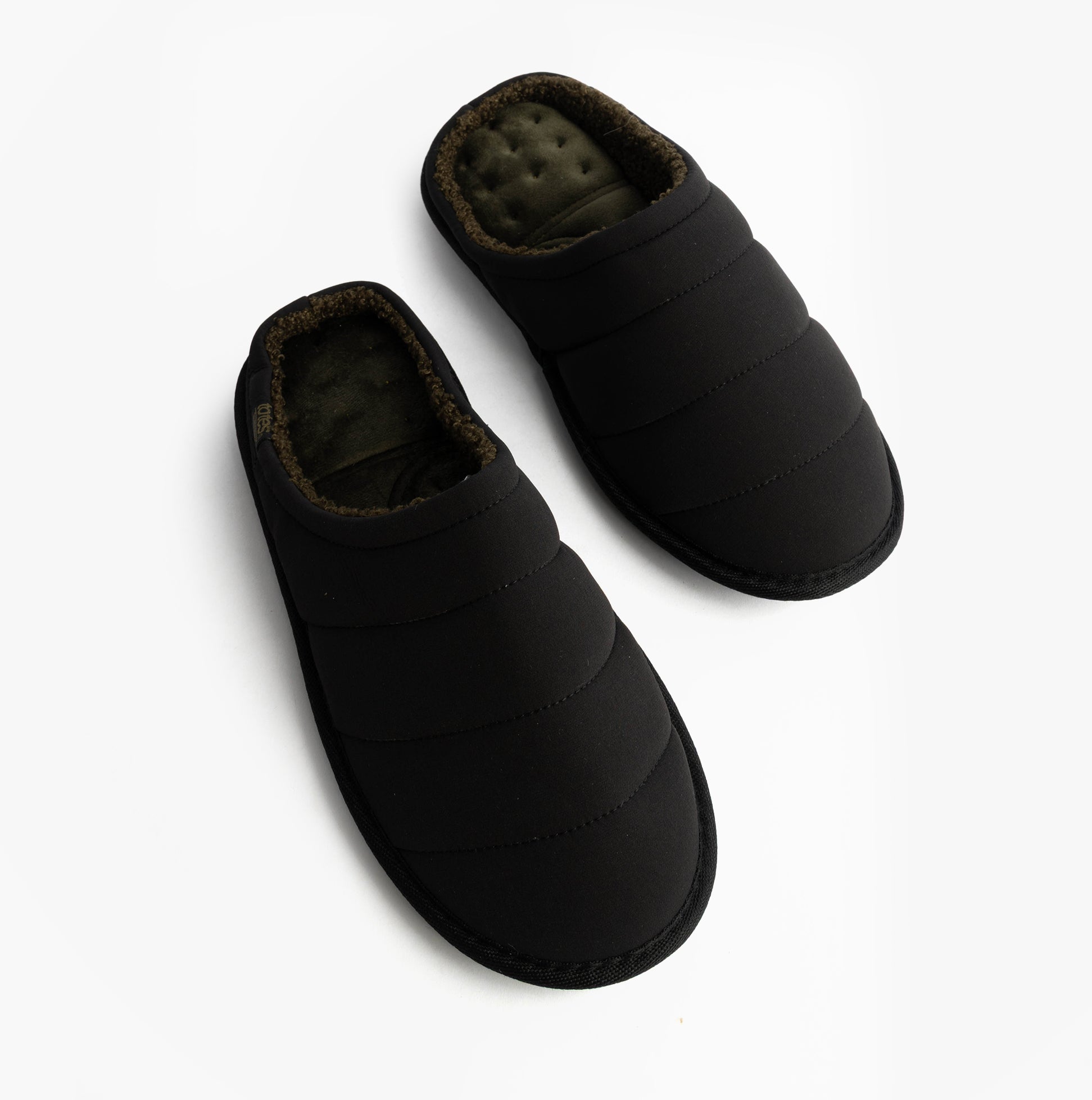 Totes Isotoner SPORT QUILTED MULE WITH COSY LINING Mens Mule Slippers Black top view with soft warm lining.