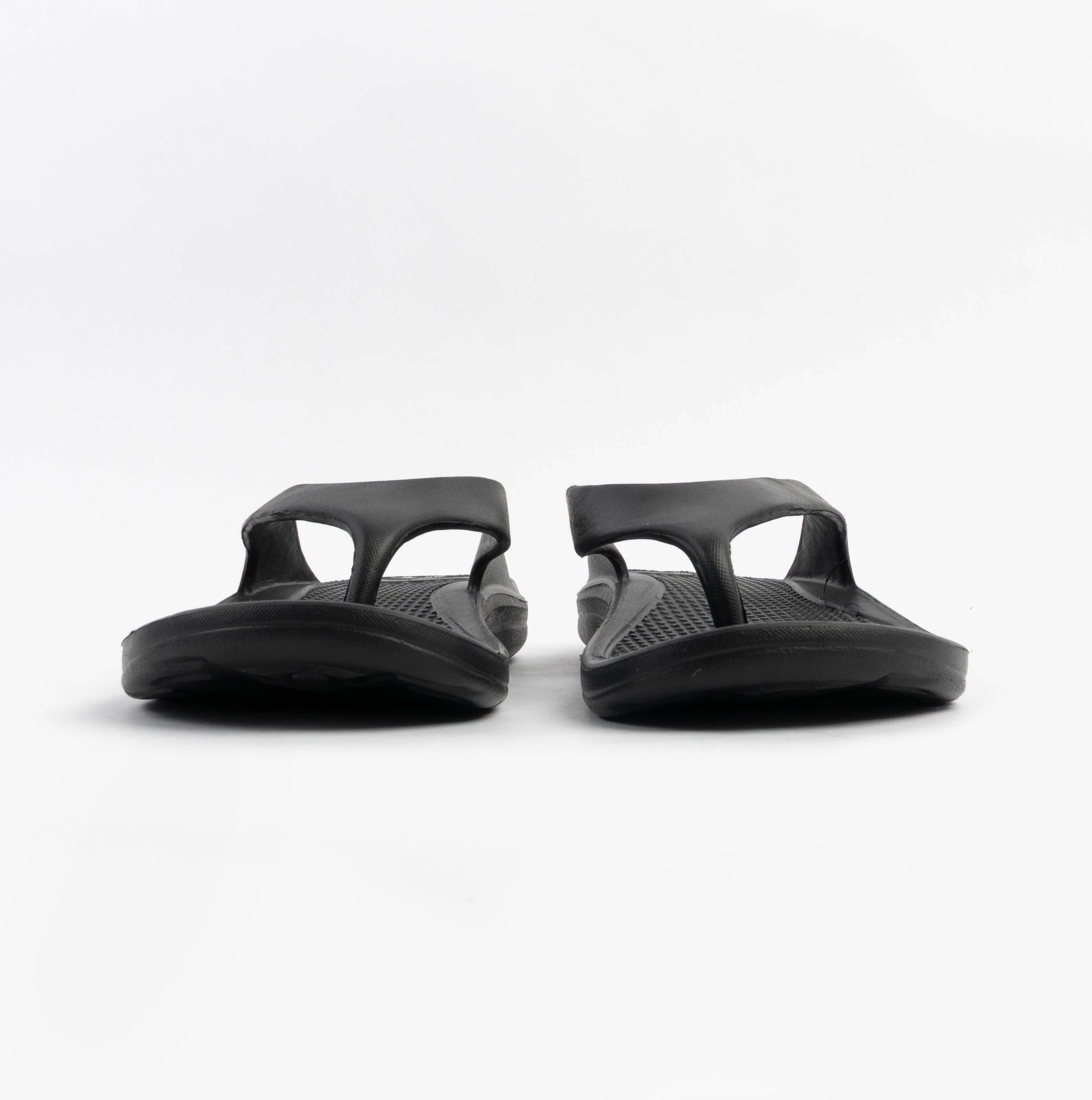 Totes Sol Bounce 0350FBLK Womens Toe Post Sandals Black front view, lightweight and comfortable design.
