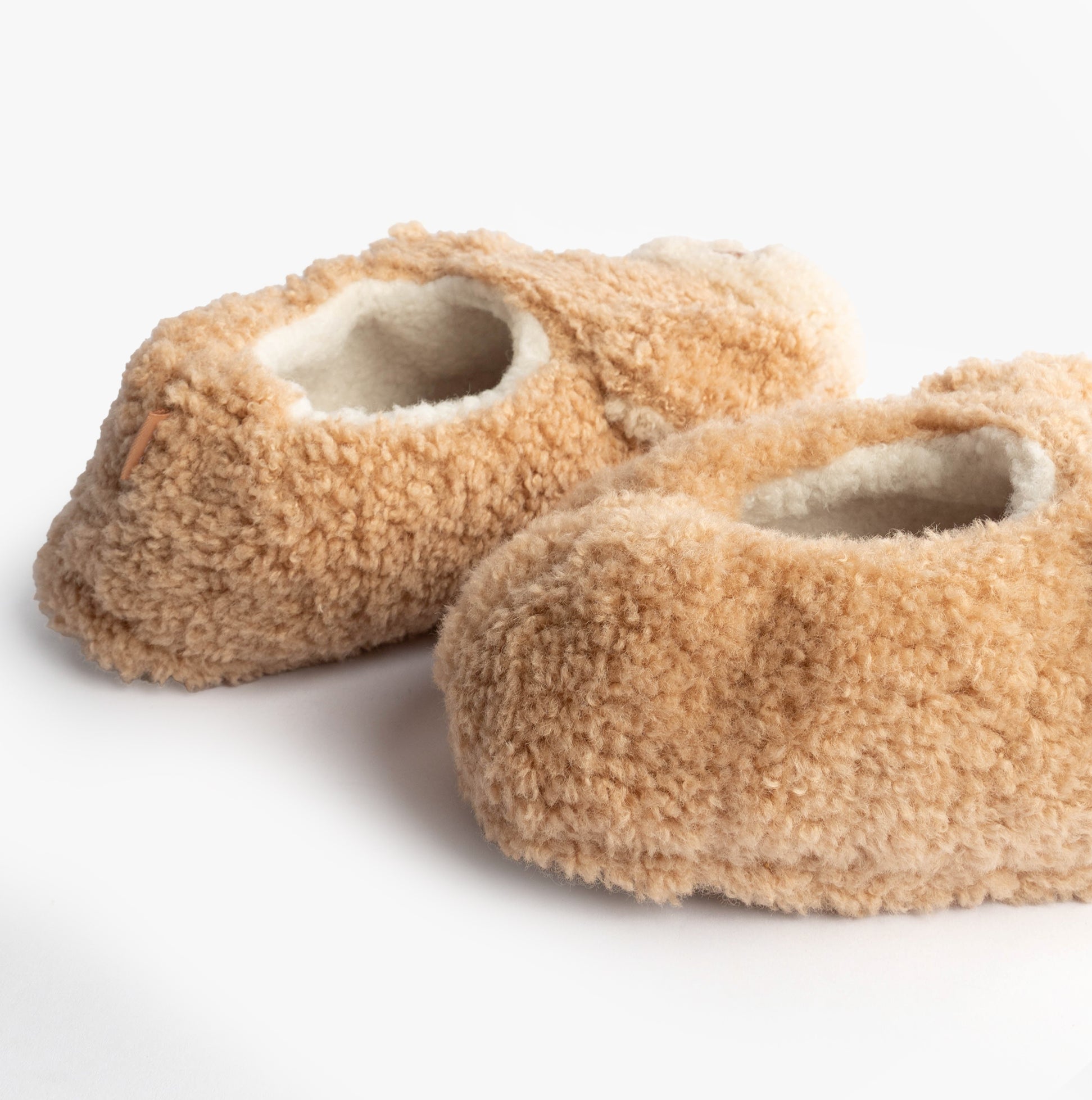 Totes Toasties NOVELTY DOG Full Back Slippers Womens Dog side view showing plush beige upper and cozy lining
