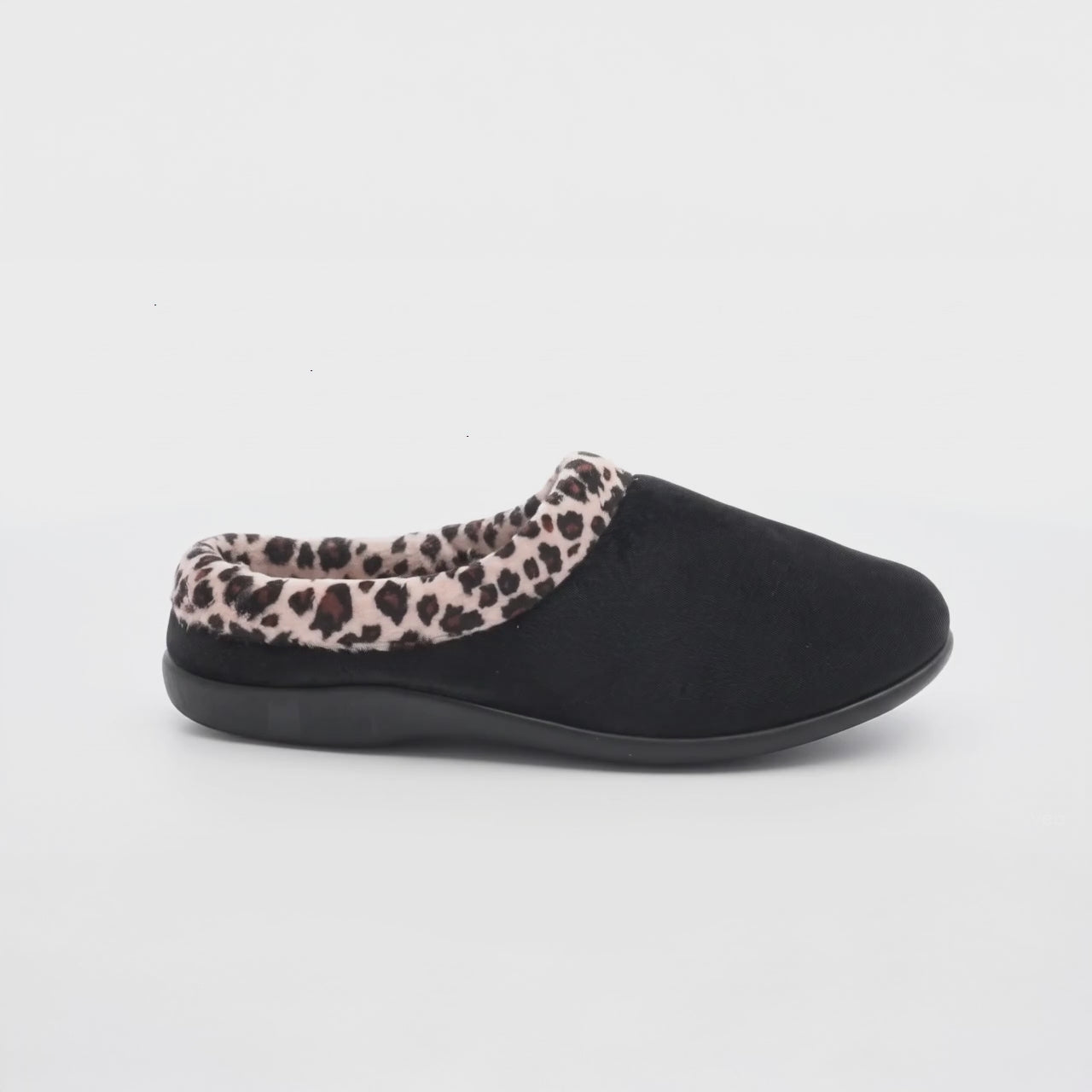 HOS Comfort CHERYL Womens Mule Slippers Leopard side view showcasing soft black fabric and leopard print lining.